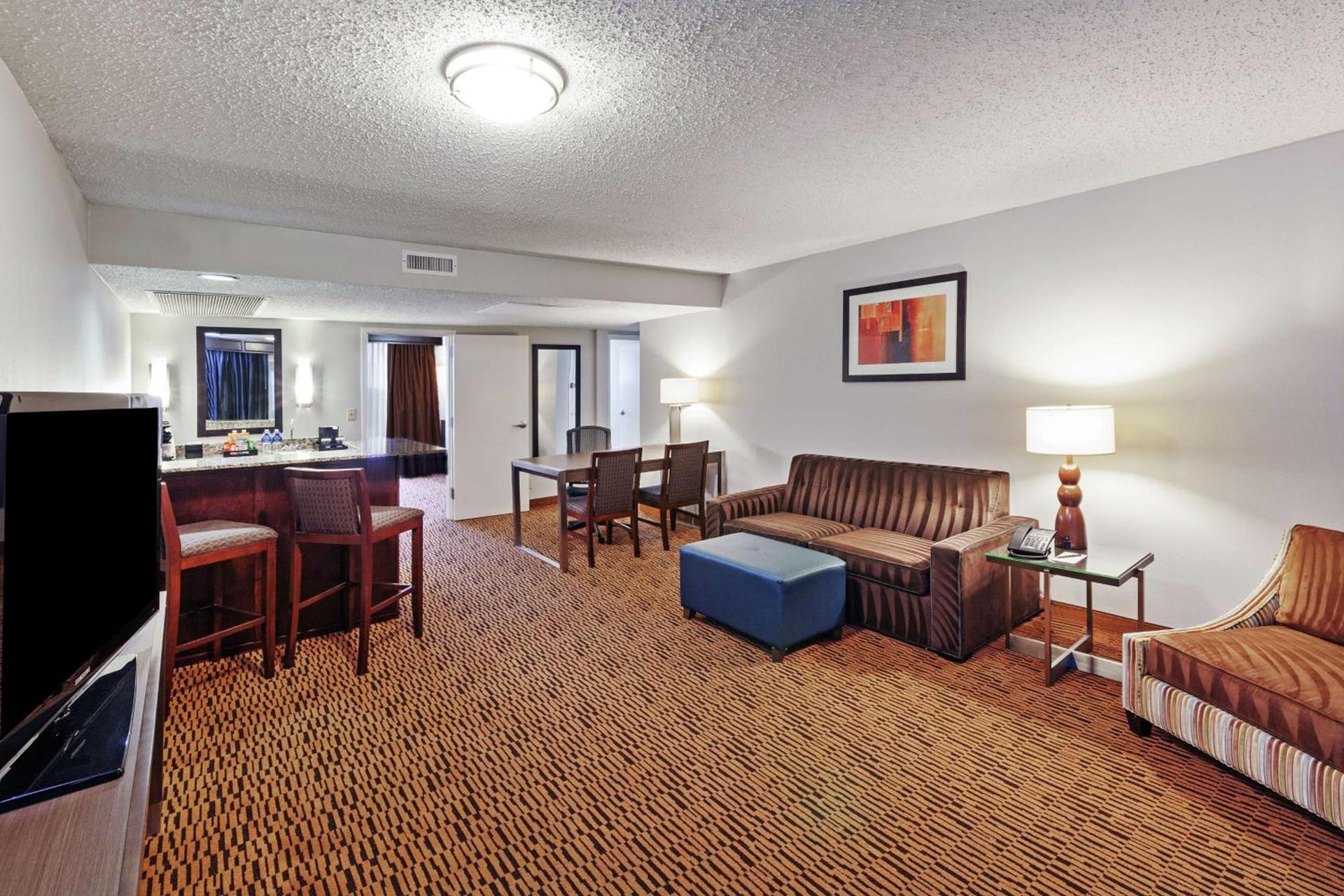 Embassy Suites by Hilton Dallas Market Center photo 38