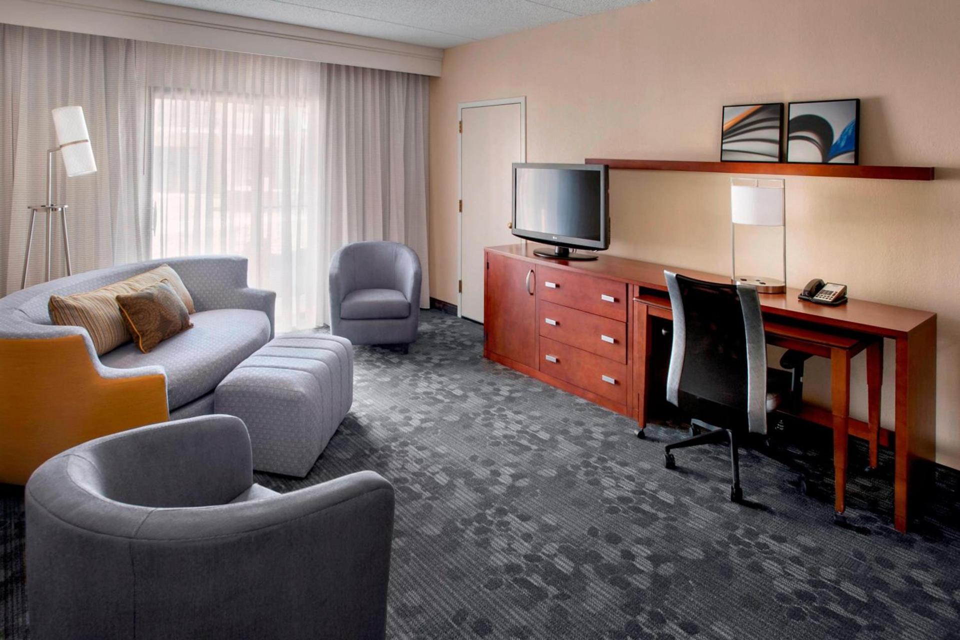 Courtyard By Marriott Hartford Windsor Airport photo 11