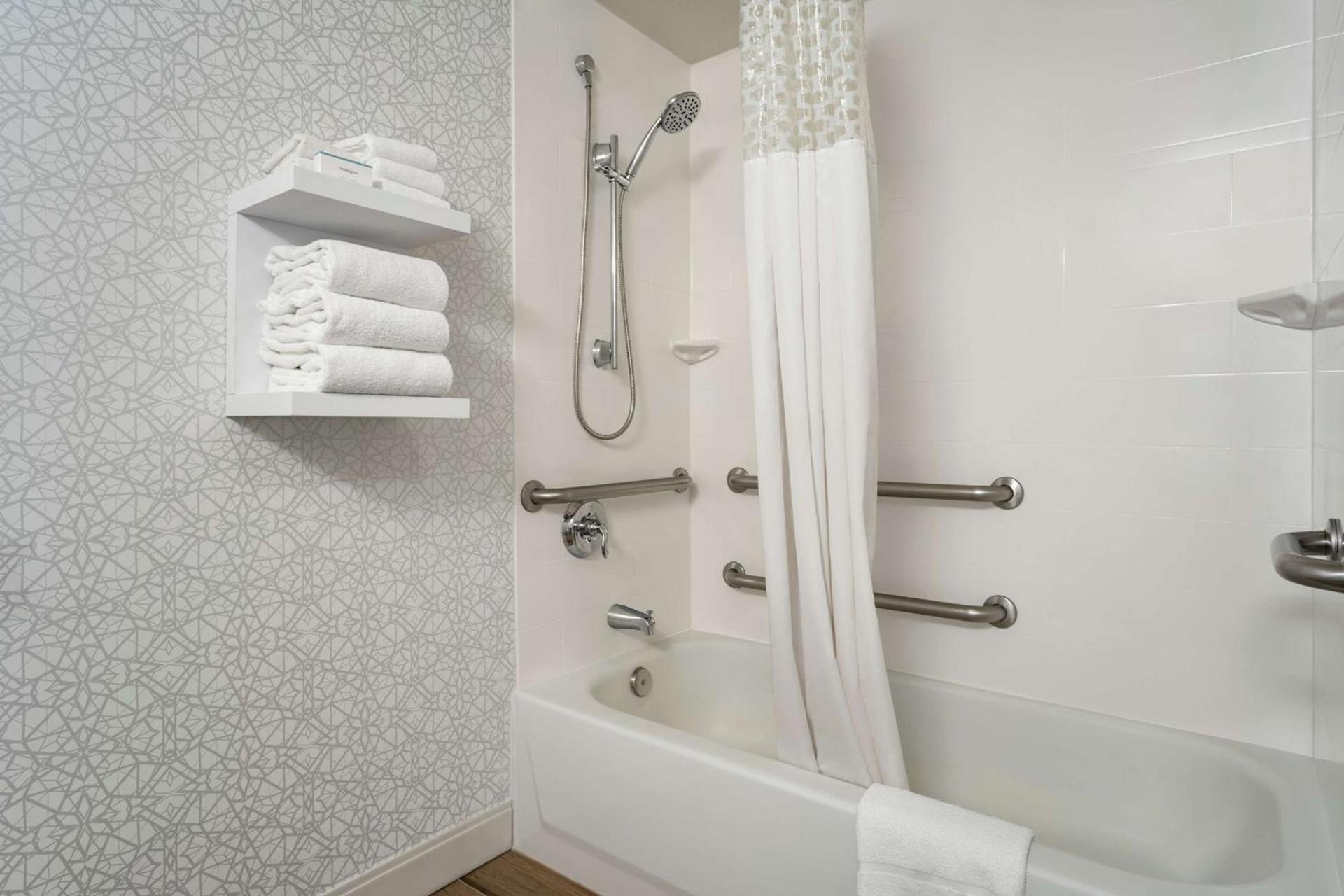 Hampton Inn Phoenix-Chandler photo 18