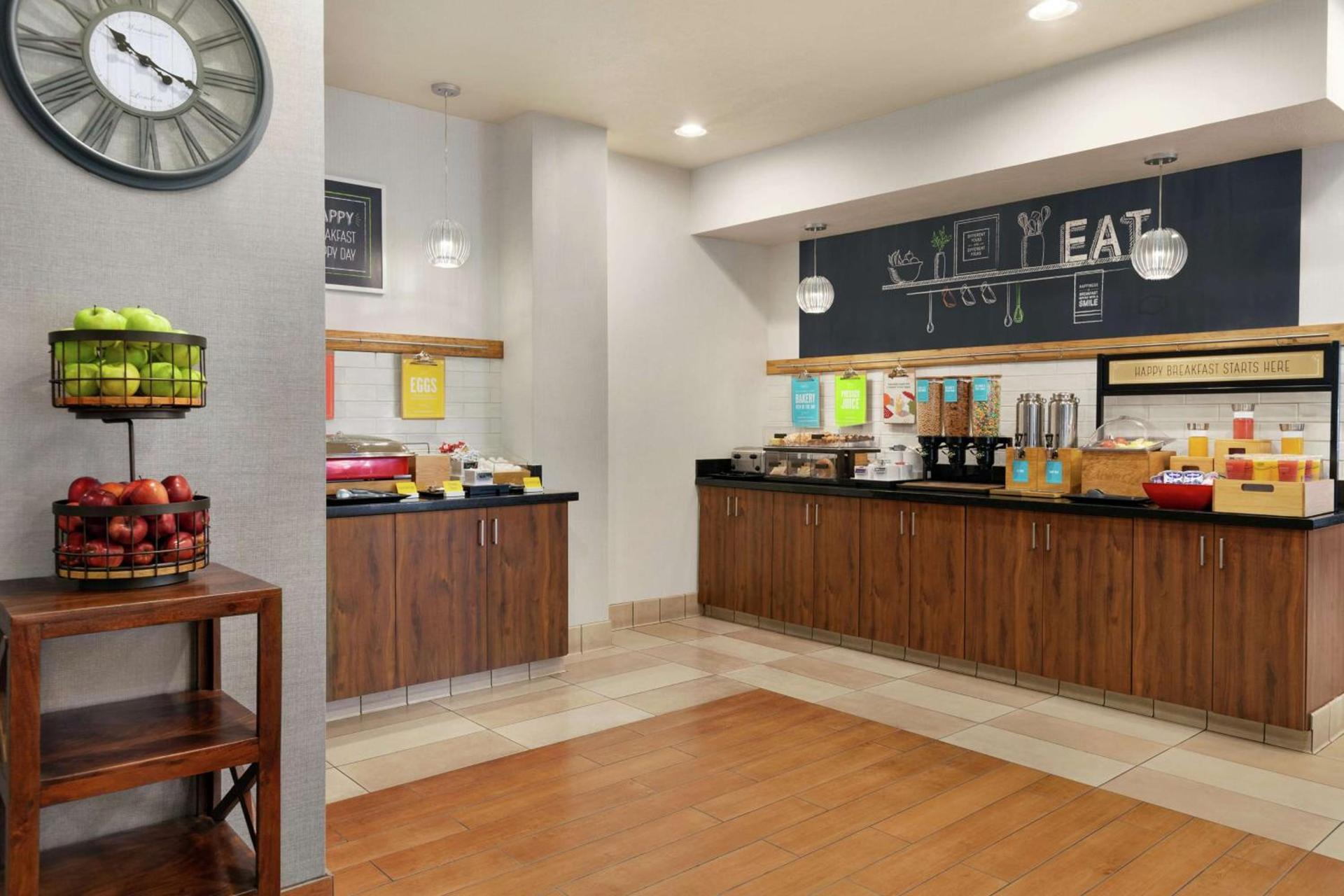 Hampton Inn Tracy photo 8