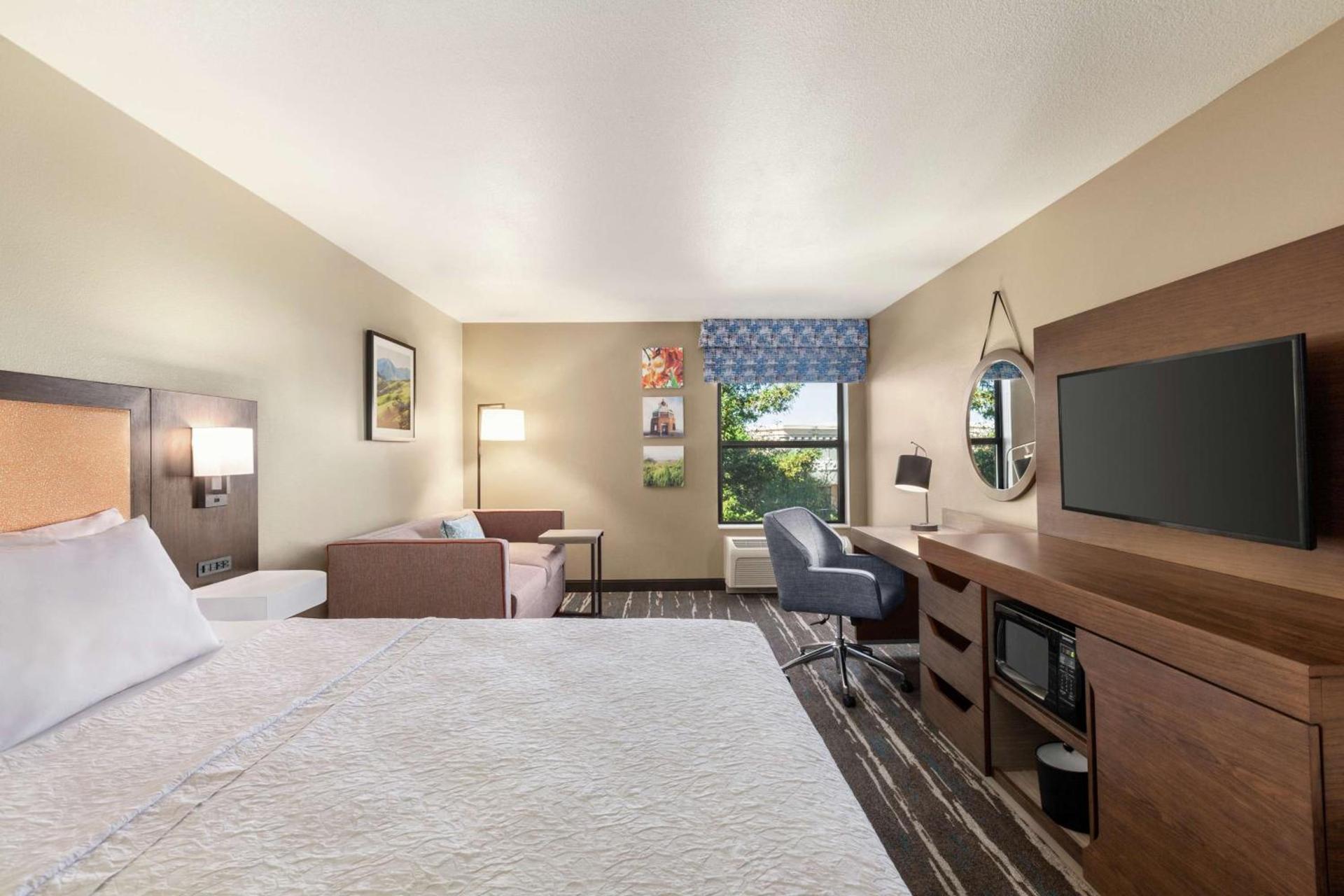 Hampton Inn Tracy photo 15