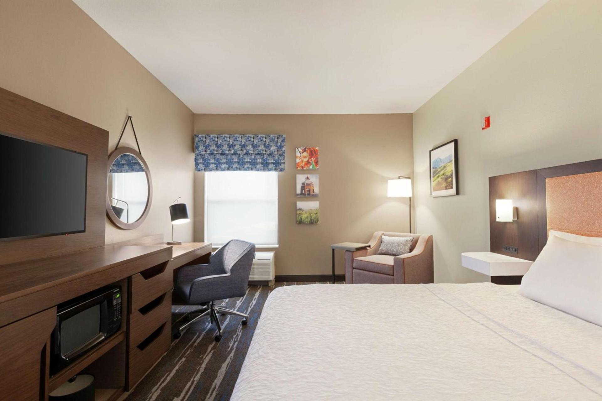 Hampton Inn Tracy photo 17