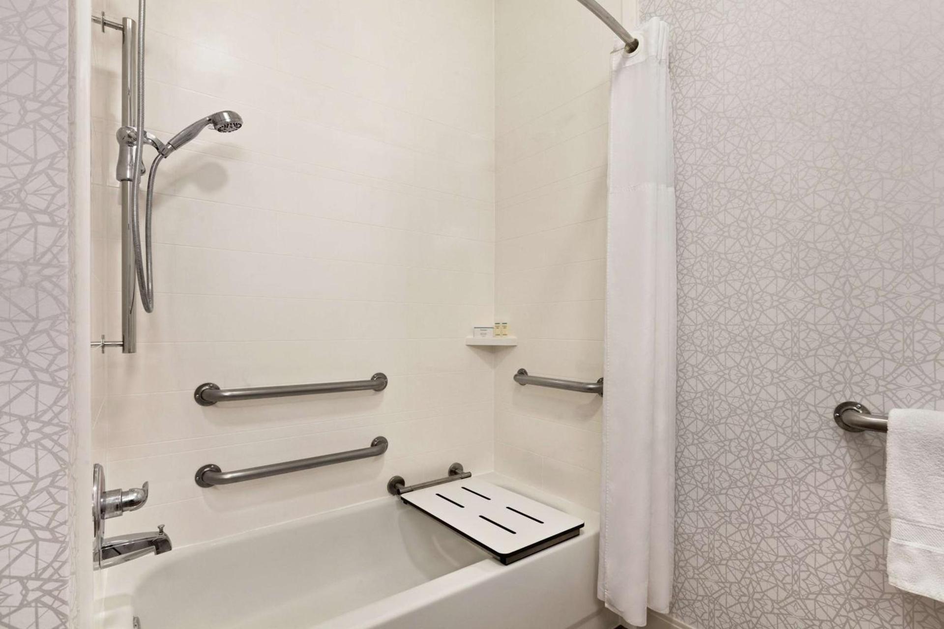 Hampton Inn Tracy photo 23