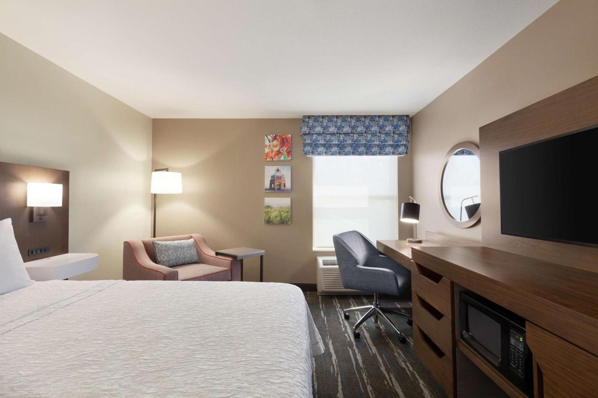 Hampton Inn Tracy photo 18