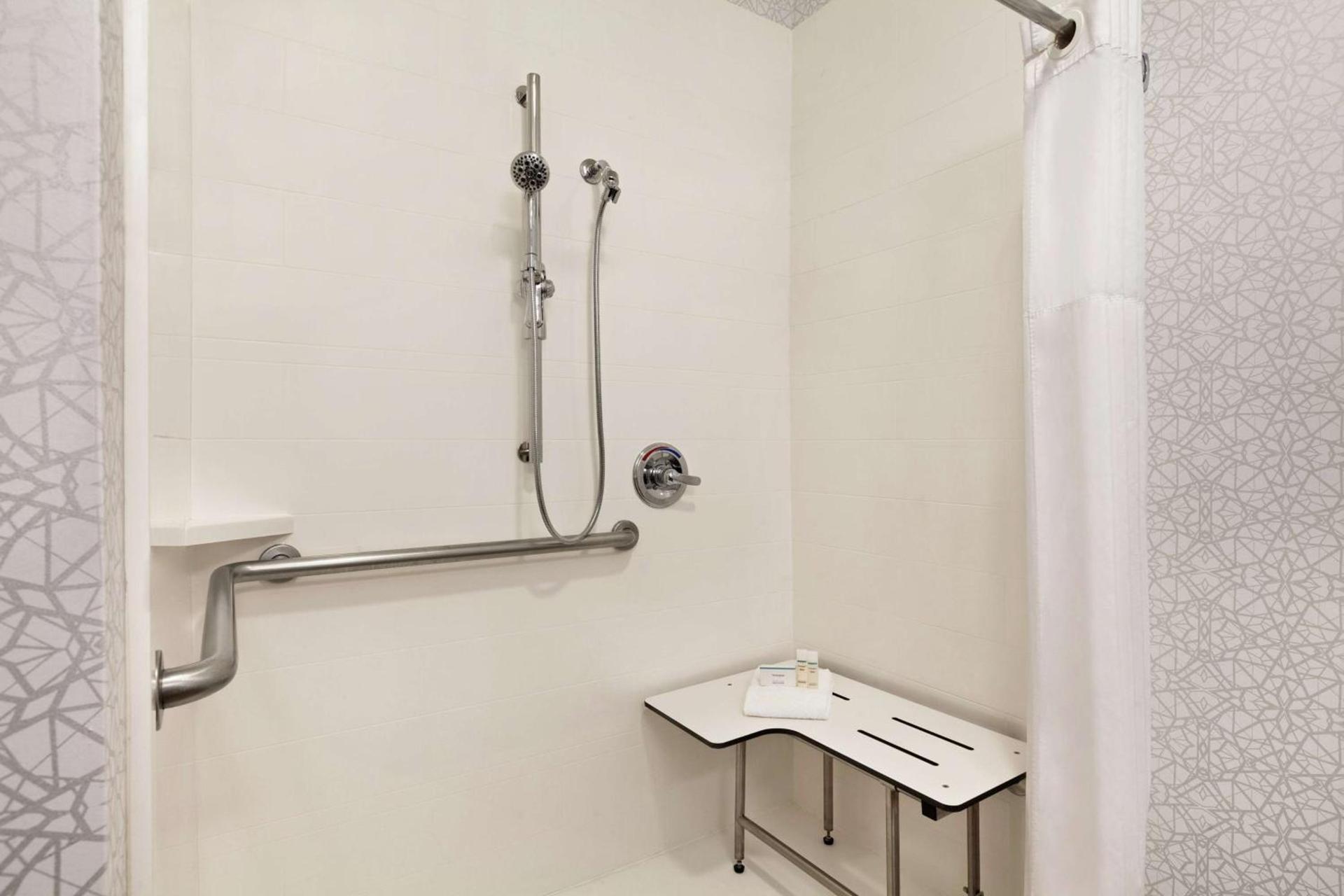 Hampton Inn Tracy photo 26
