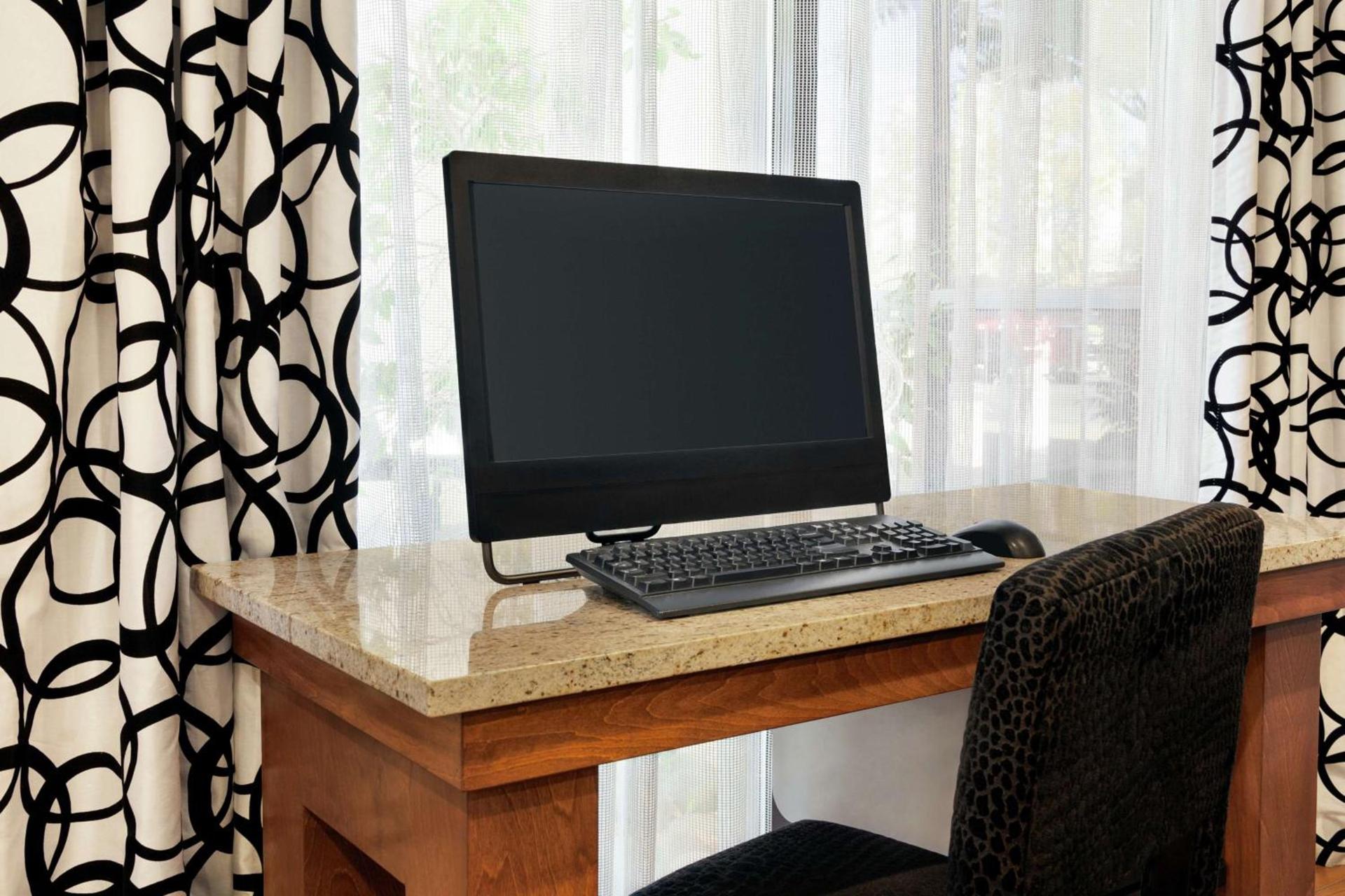 Hampton Inn Tracy photo 28