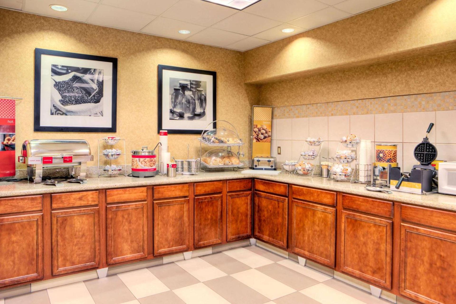 Hampton Inn & Suites Palmdale photo 6