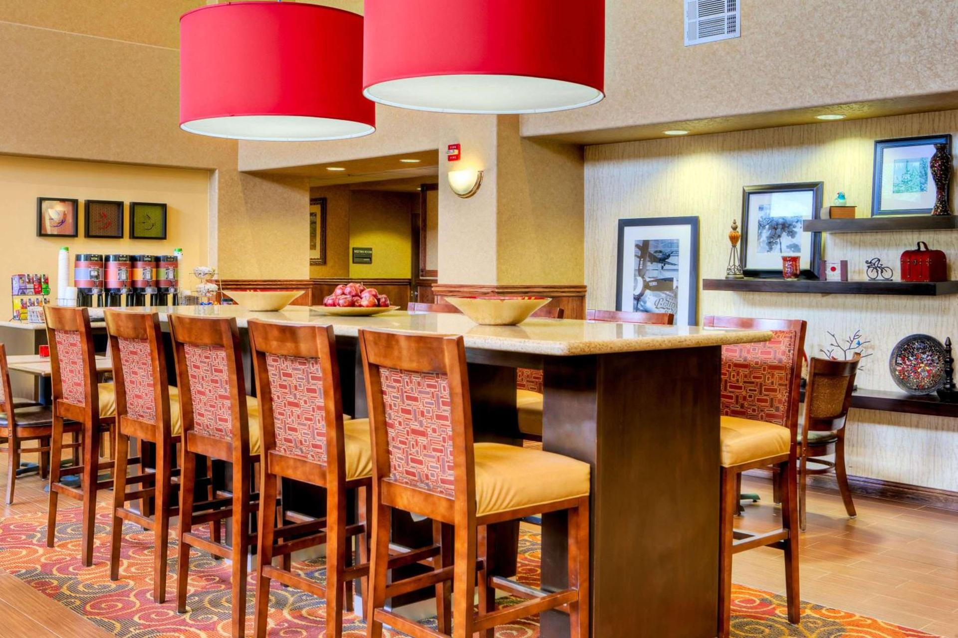 Hampton Inn & Suites Palmdale photo 3