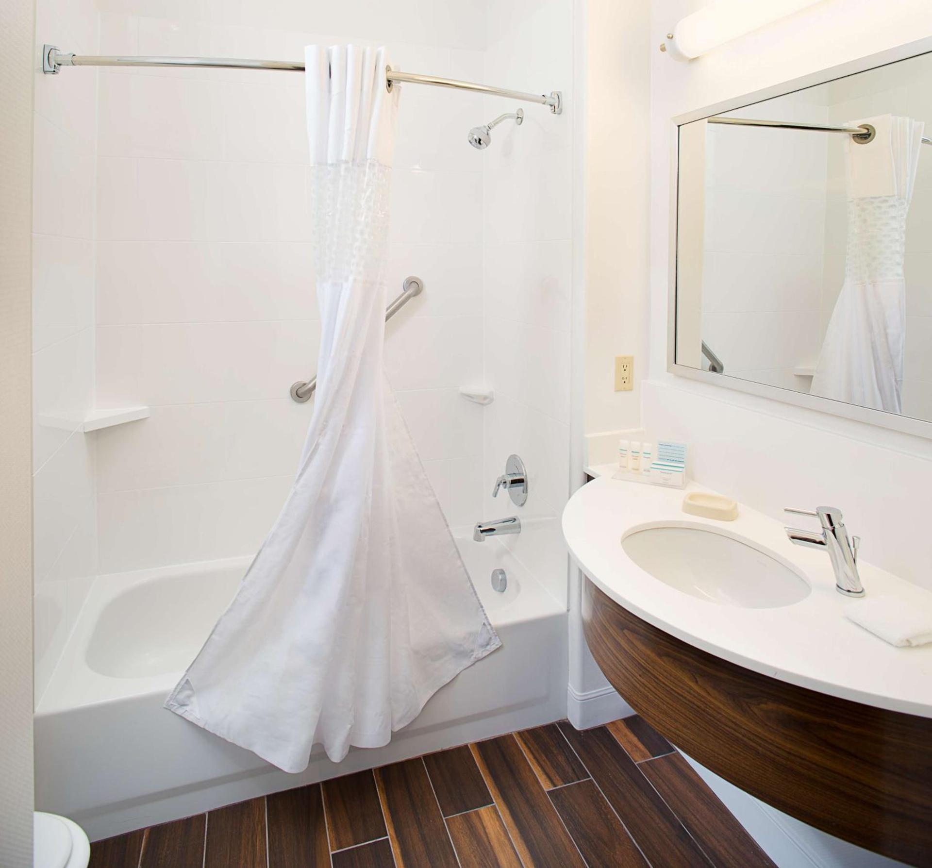 Hampton Inn & Suites Palmdale photo 13