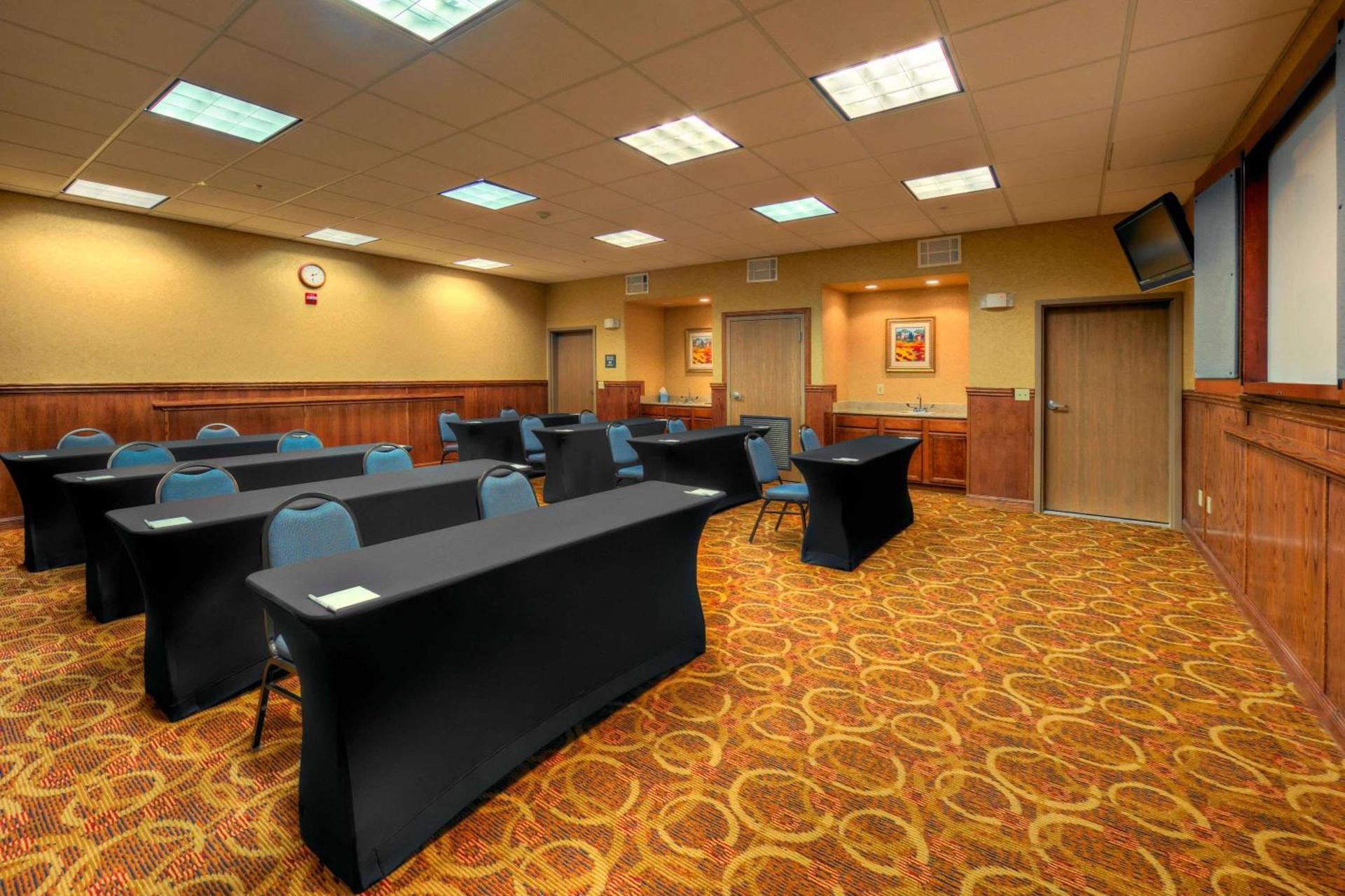Hampton Inn & Suites Palmdale photo 25