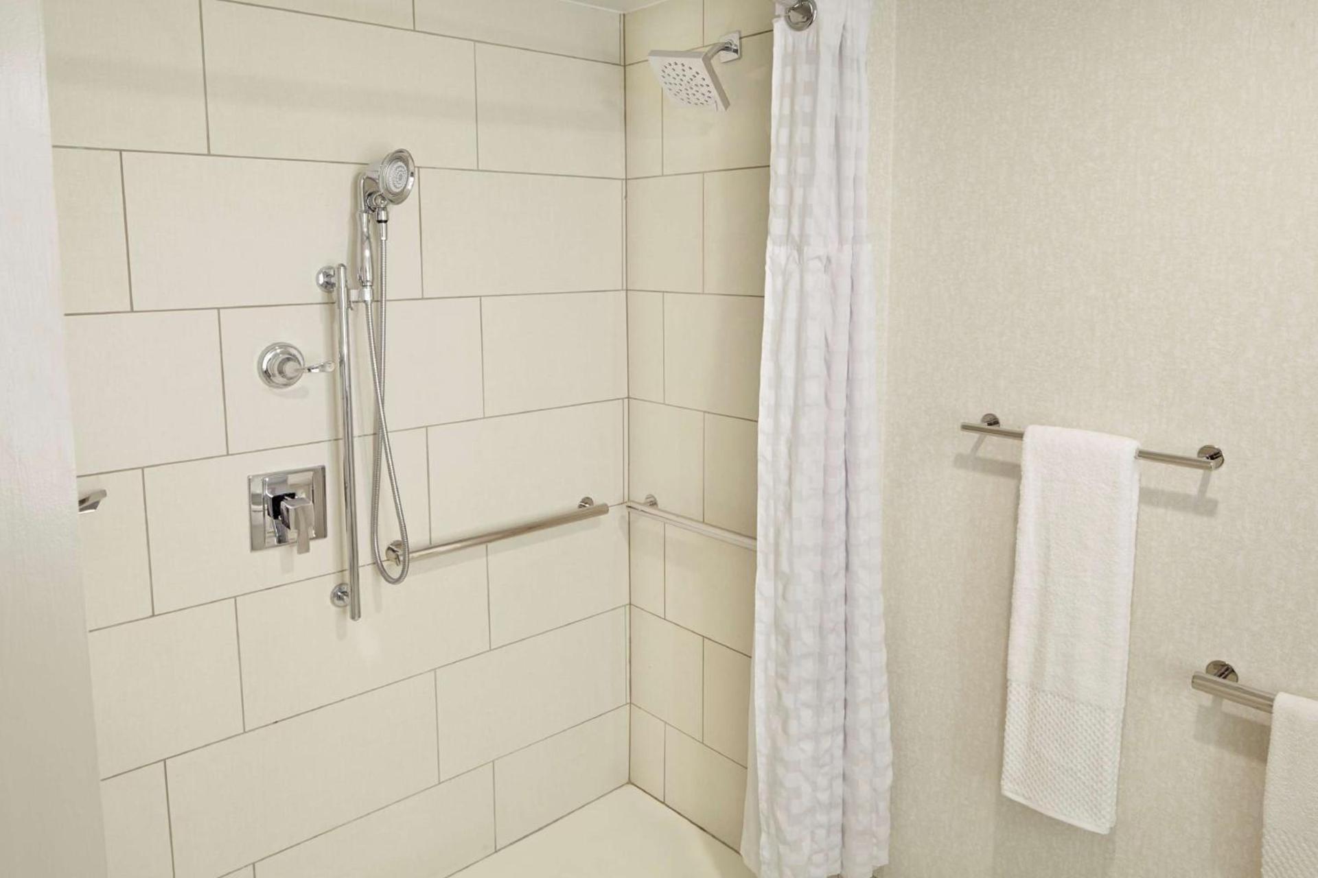 Embassy Suites by Hilton Atlanta Galleria photo 15