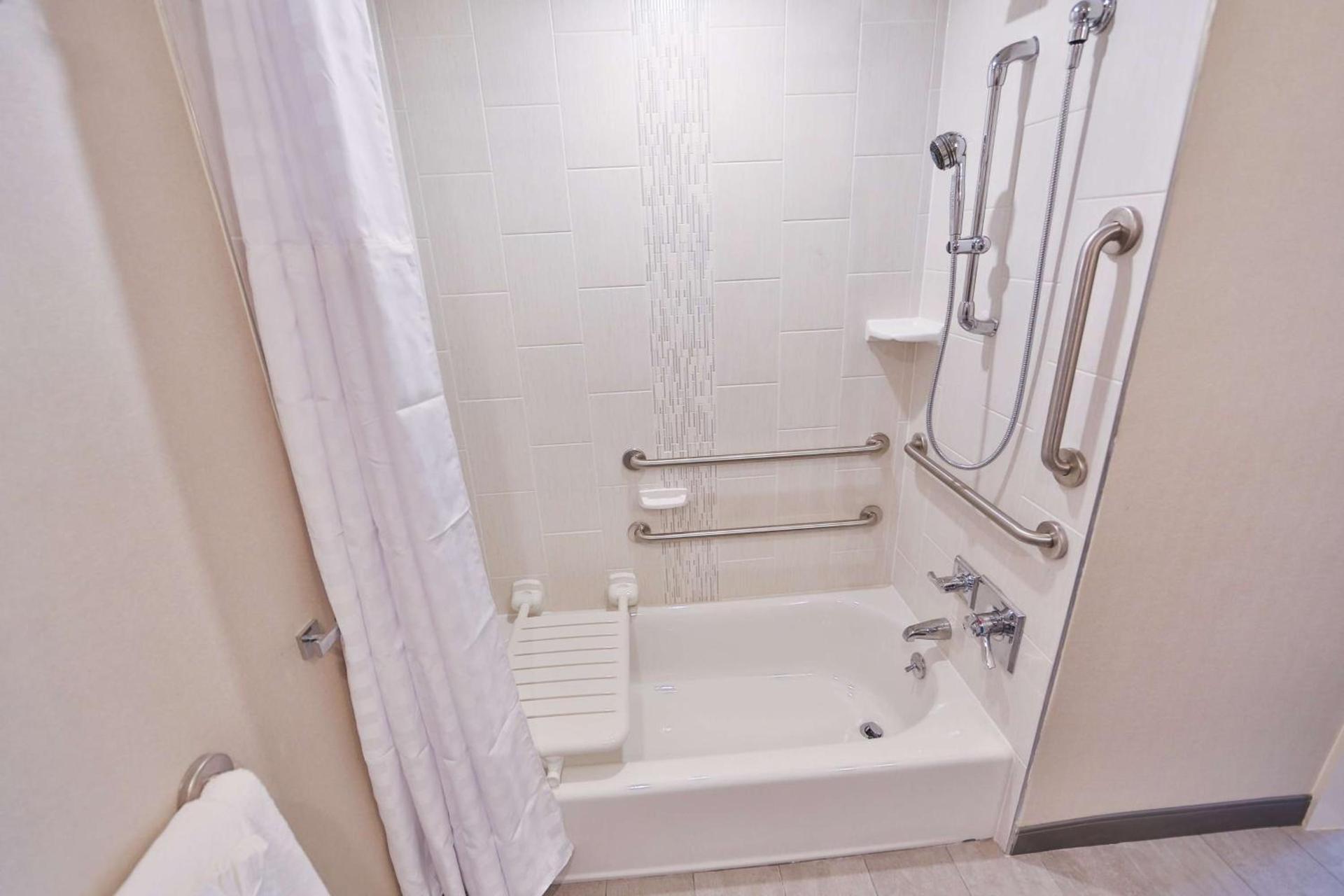 DoubleTree by Hilton Atlanta Alpharetta-Windward photo 24