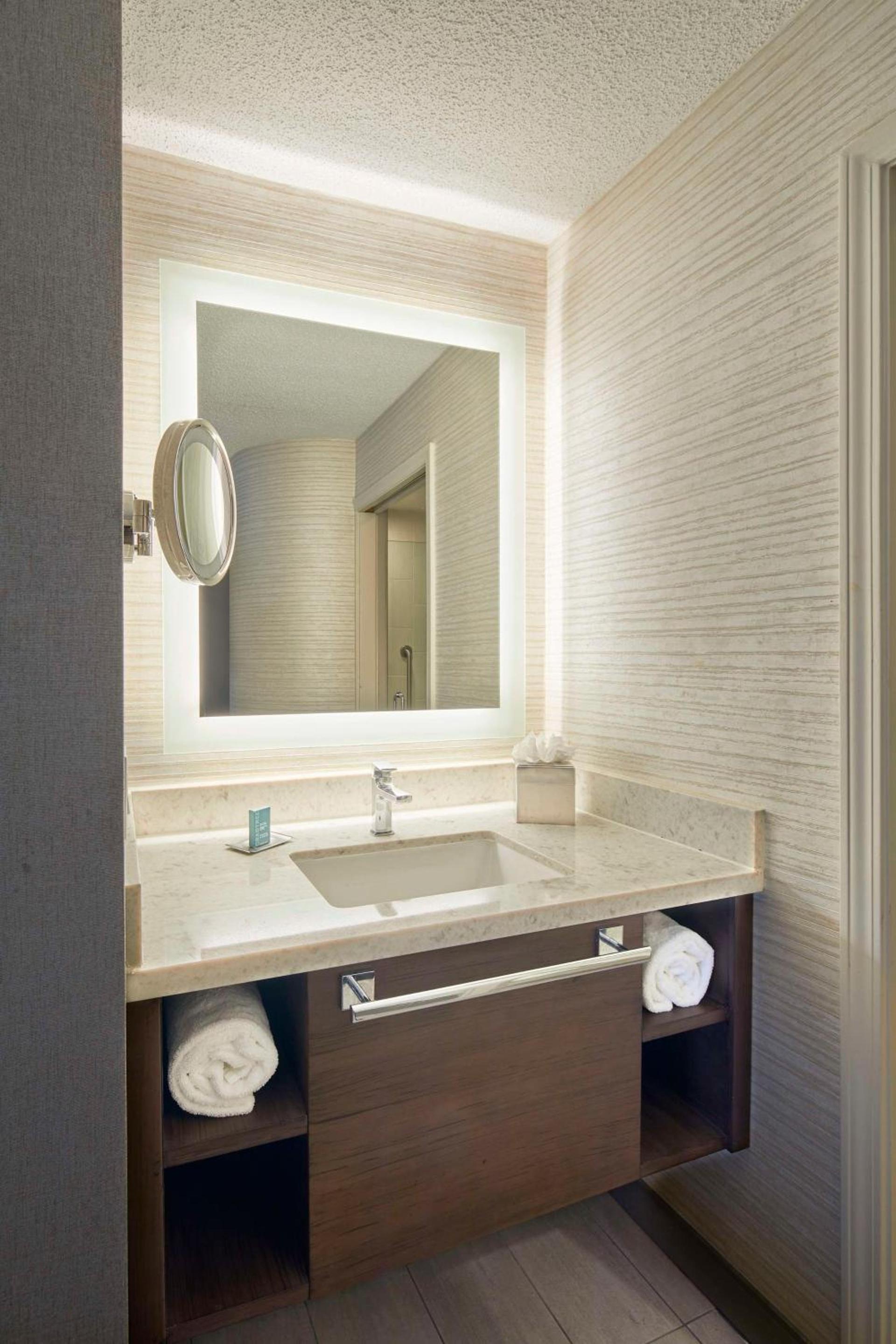 DoubleTree by Hilton Atlanta Alpharetta-Windward photo 34