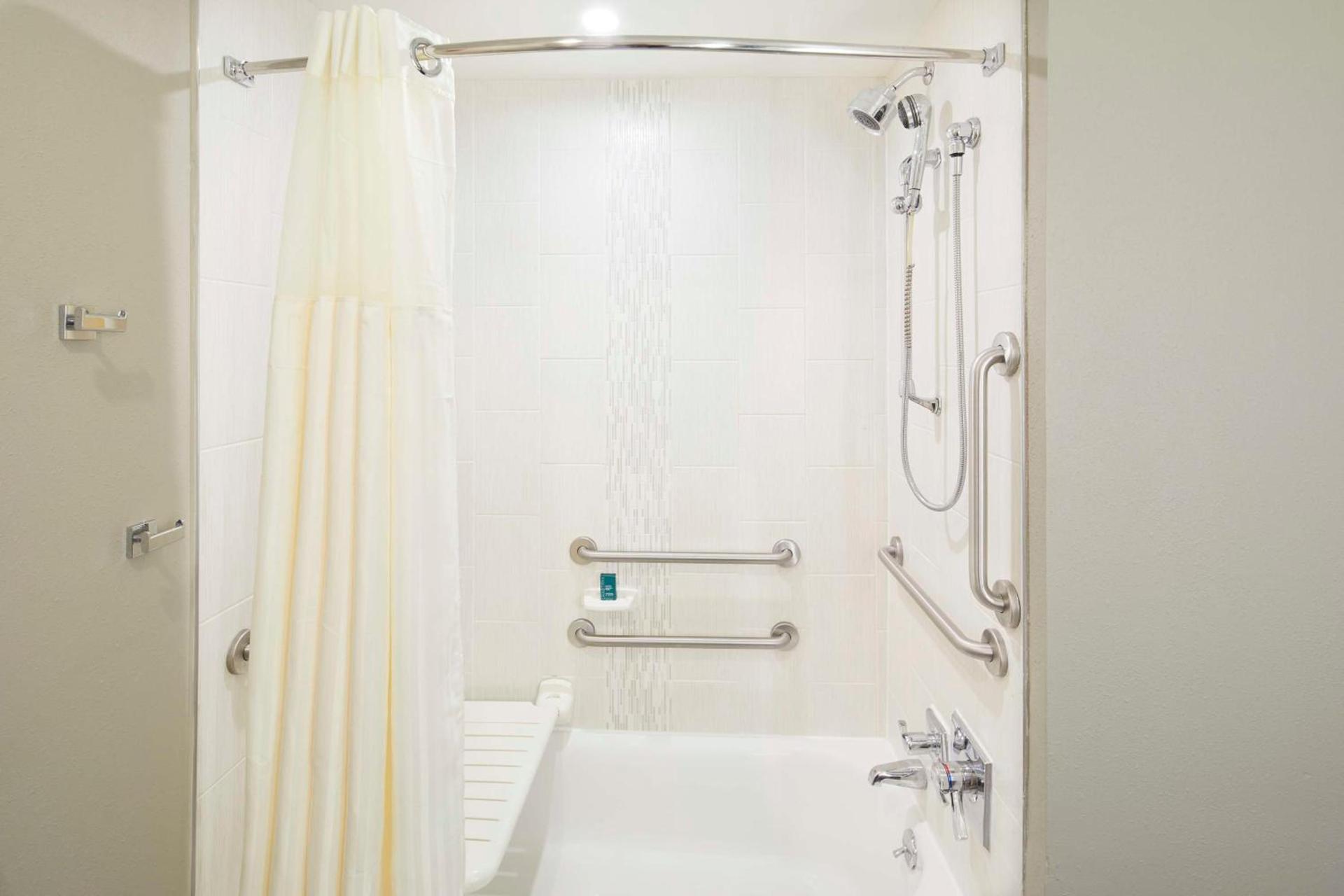 DoubleTree by Hilton Atlanta Alpharetta-Windward photo 33