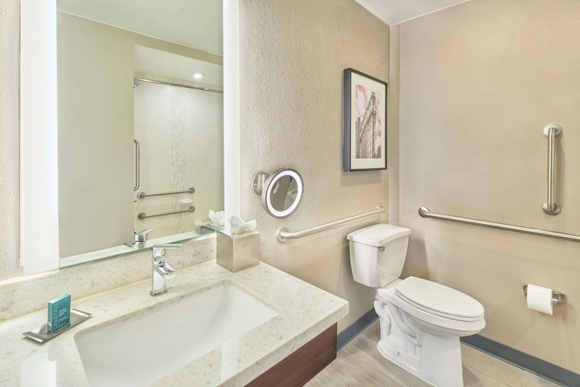 DoubleTree by Hilton Atlanta Alpharetta-Windward photo 35