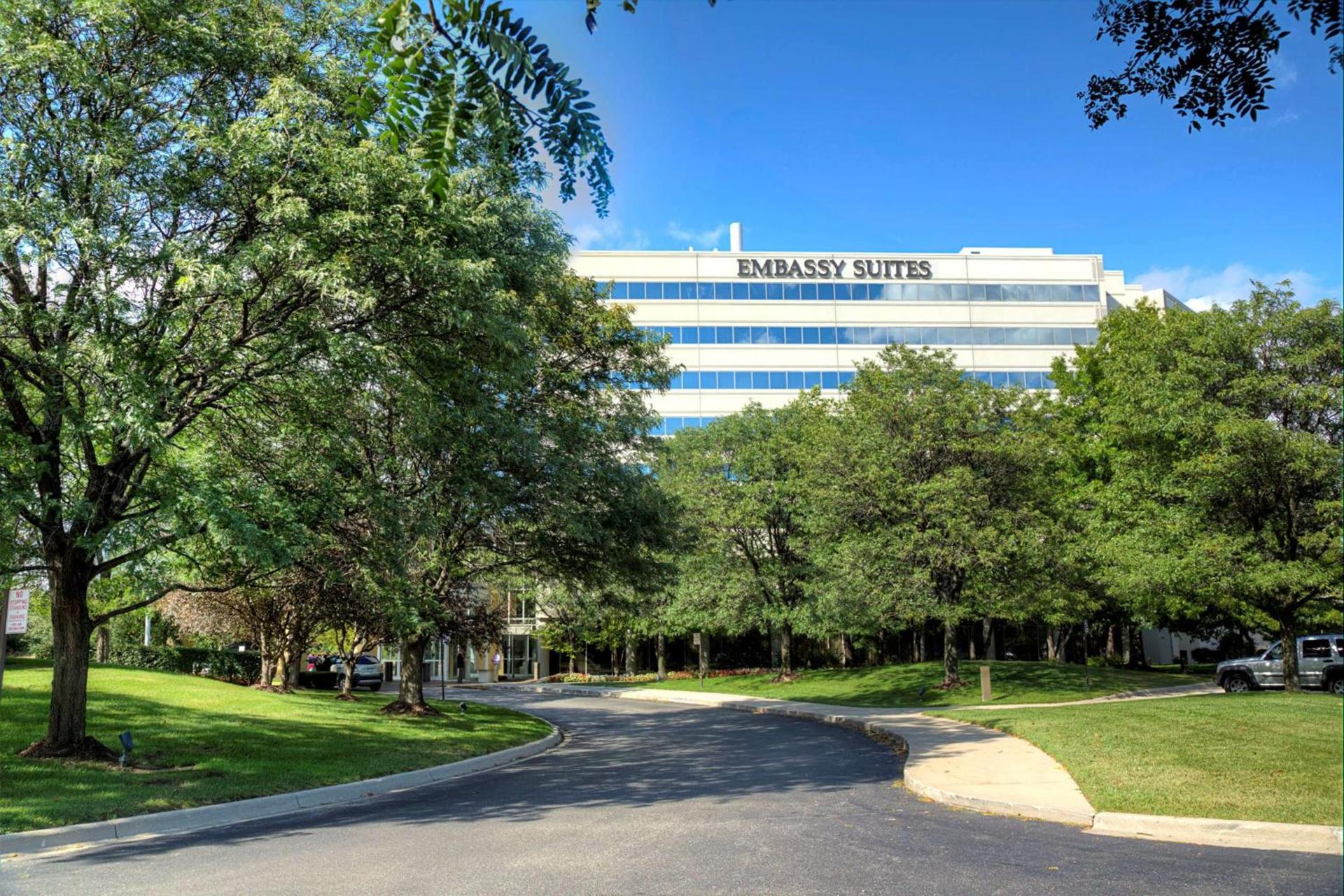 Embassy Suites by Hilton Detroit Troy Auburn Hills photo 2