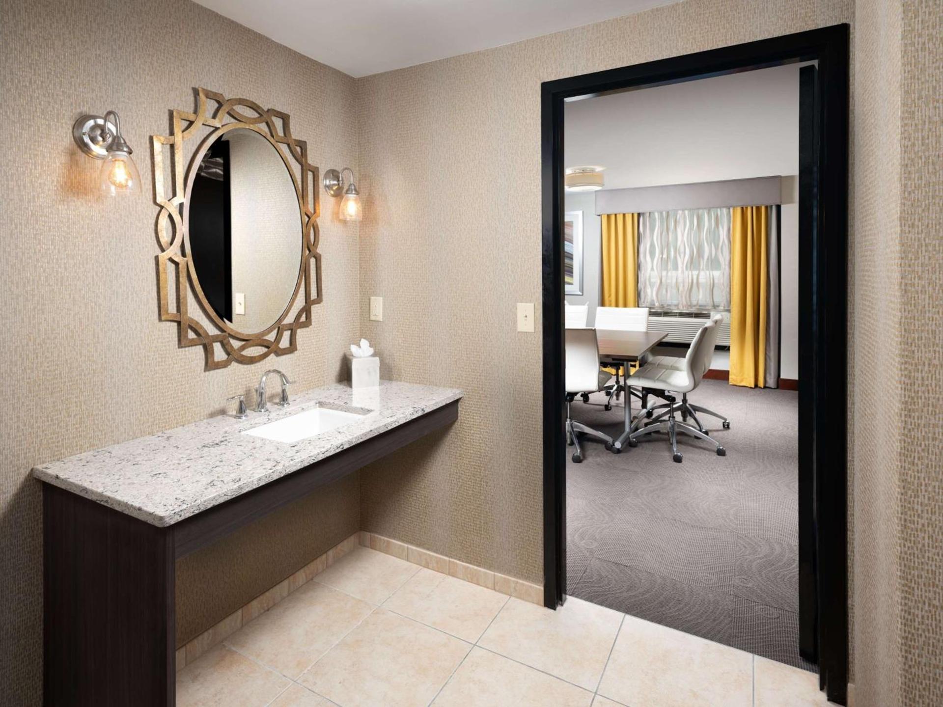 DoubleTree by Hilton Hotel Chattanooga Downtown photo 40