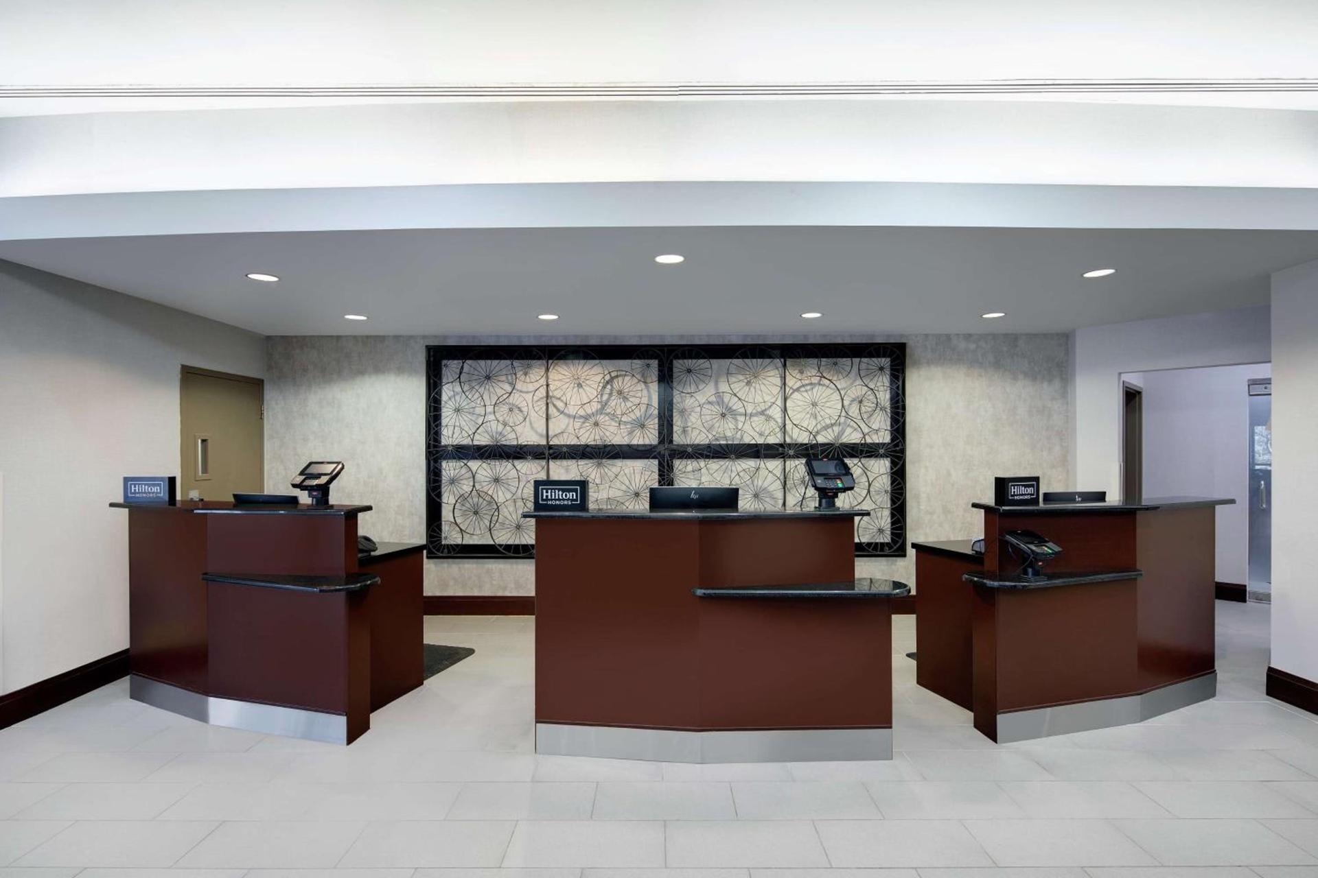 Embassy Suites by Hilton Detroit Troy Auburn Hills photo 12