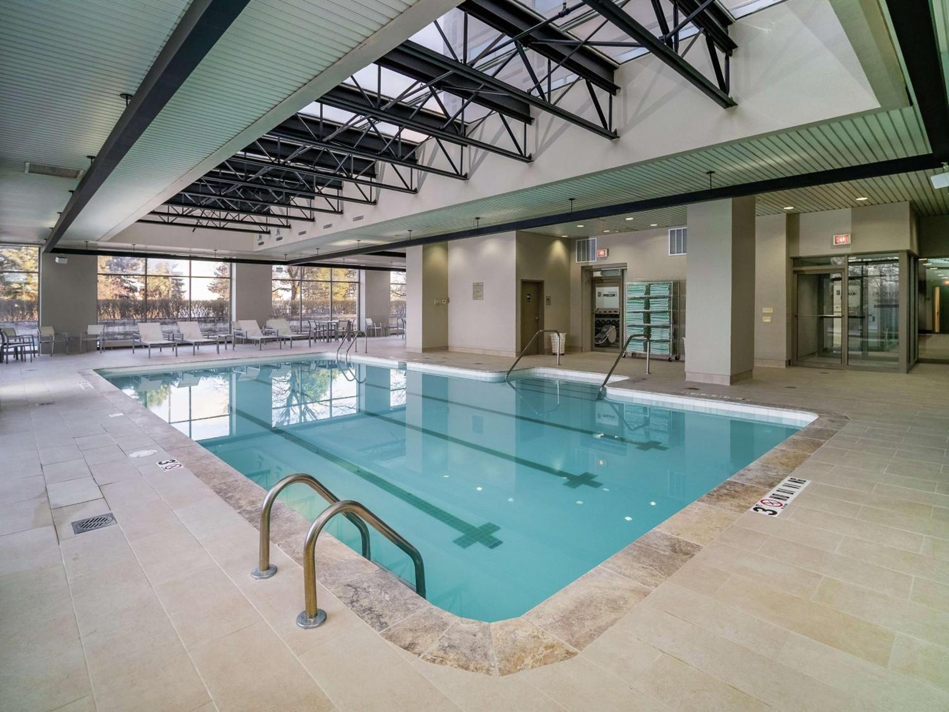 Embassy Suites by Hilton Detroit Troy Auburn Hills photo 13