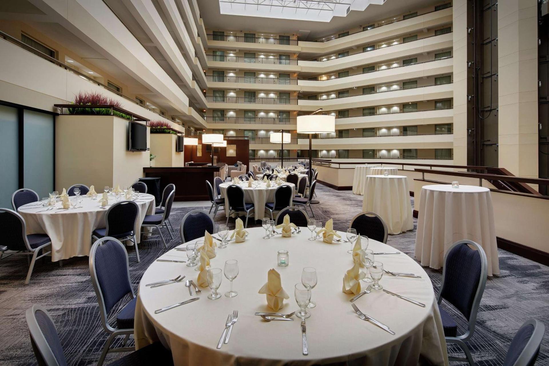 Embassy Suites by Hilton Detroit Troy Auburn Hills photo 17