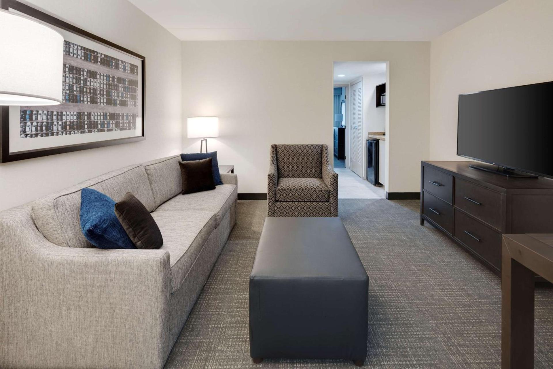 Embassy Suites by Hilton Detroit Troy Auburn Hills photo 41