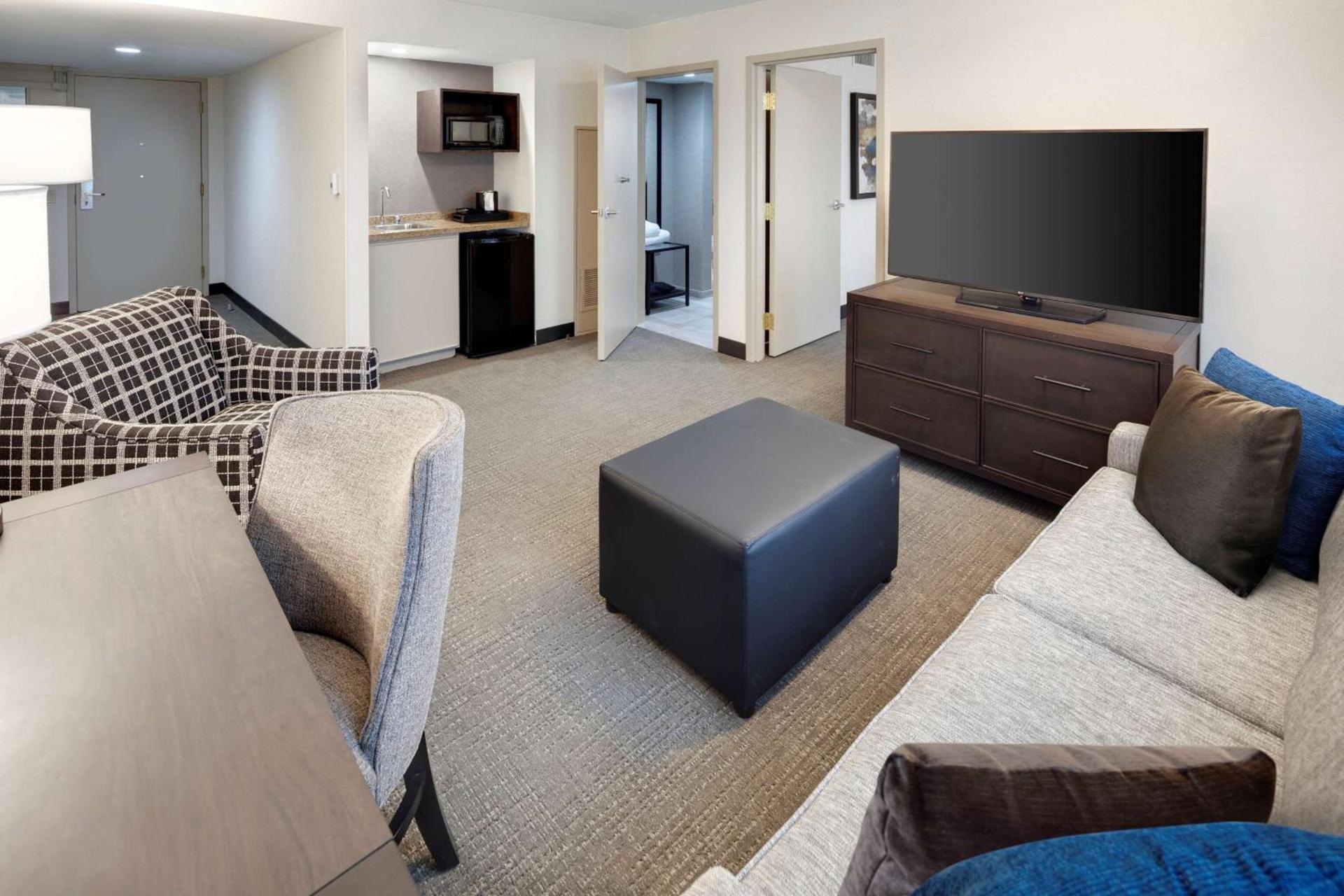 Embassy Suites by Hilton Detroit Troy Auburn Hills photo 43