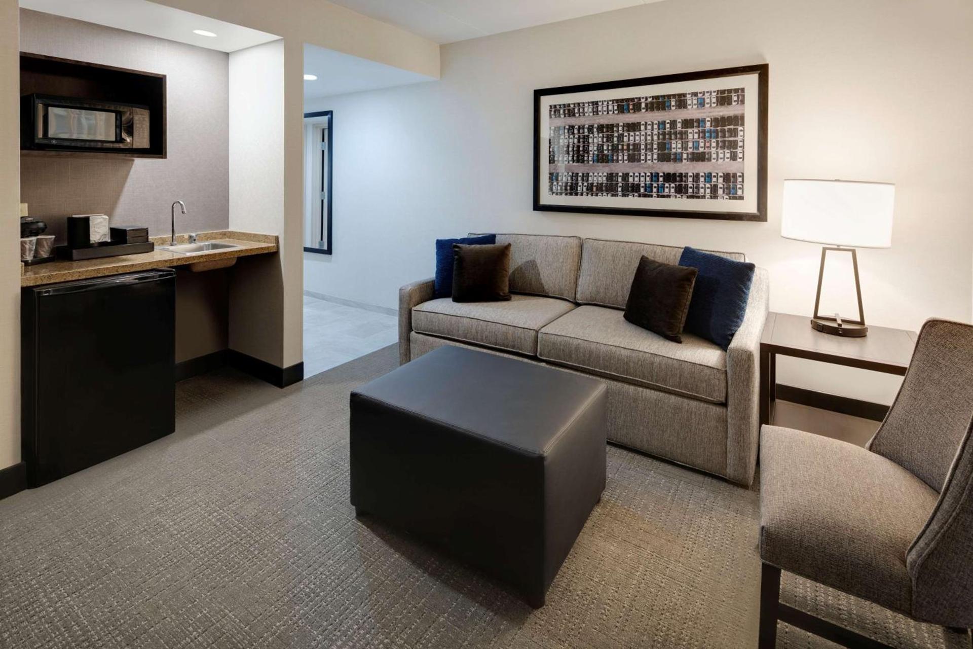 Embassy Suites by Hilton Detroit Troy Auburn Hills photo 45