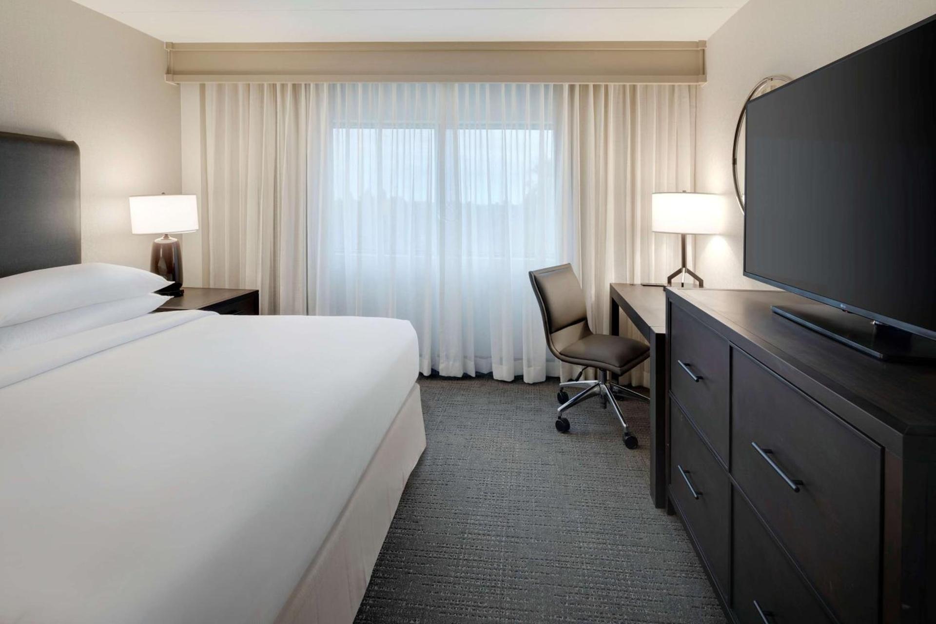 Embassy Suites by Hilton Detroit Troy Auburn Hills photo 47