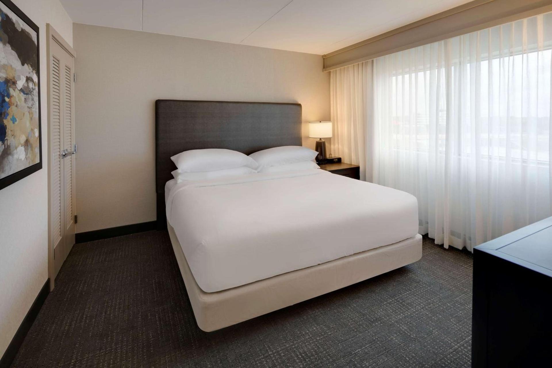Embassy Suites by Hilton Detroit Troy Auburn Hills photo 49