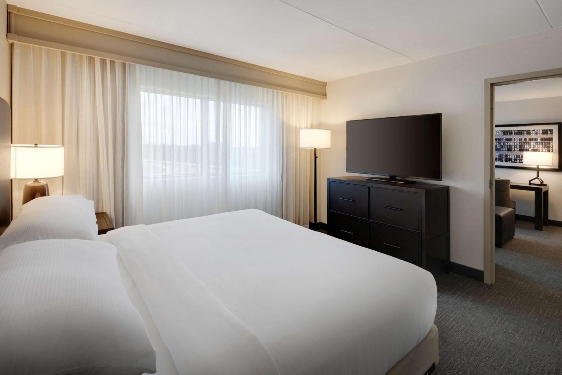 Embassy Suites by Hilton Detroit Troy Auburn Hills photo 51