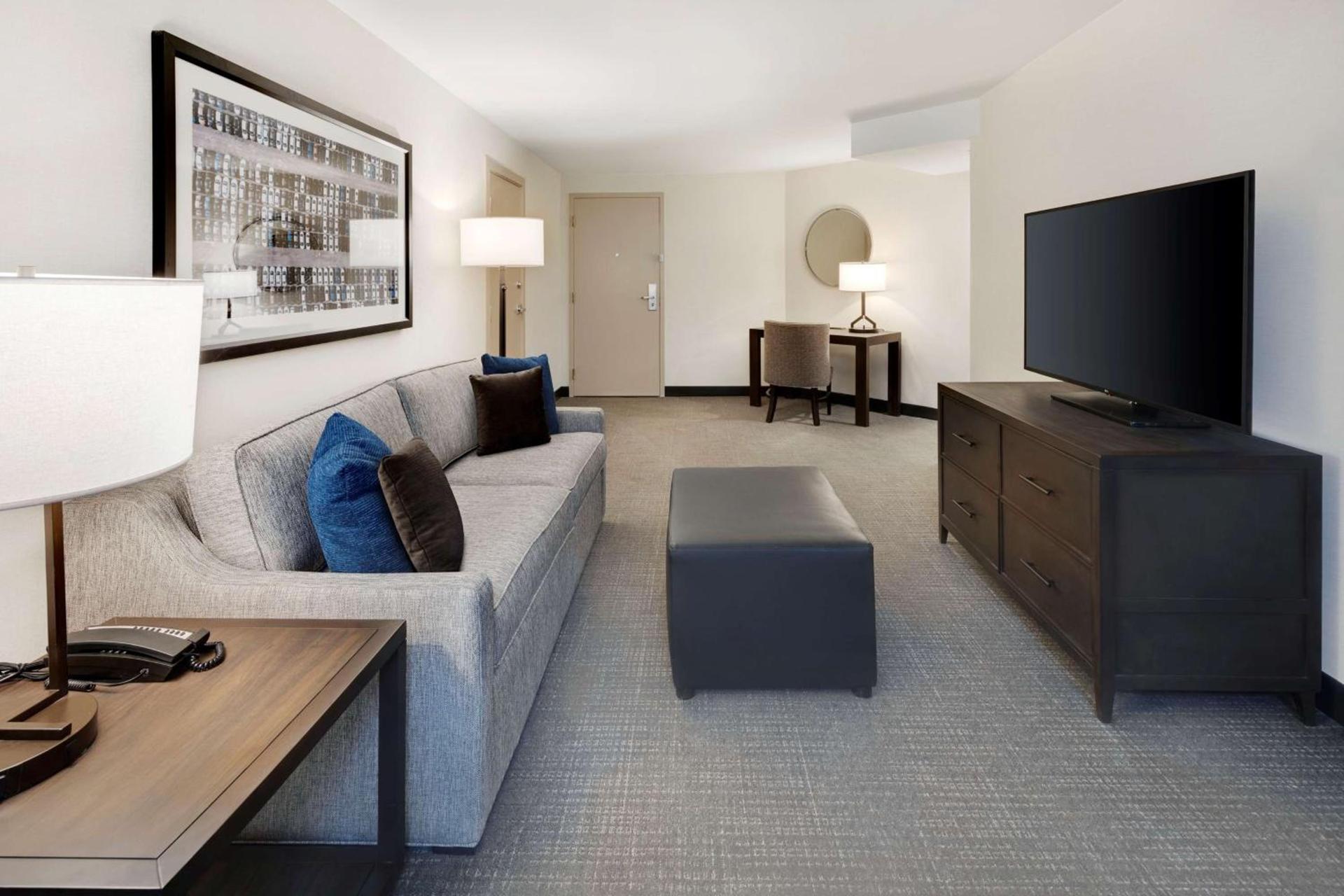 Embassy Suites by Hilton Detroit Troy Auburn Hills photo 57