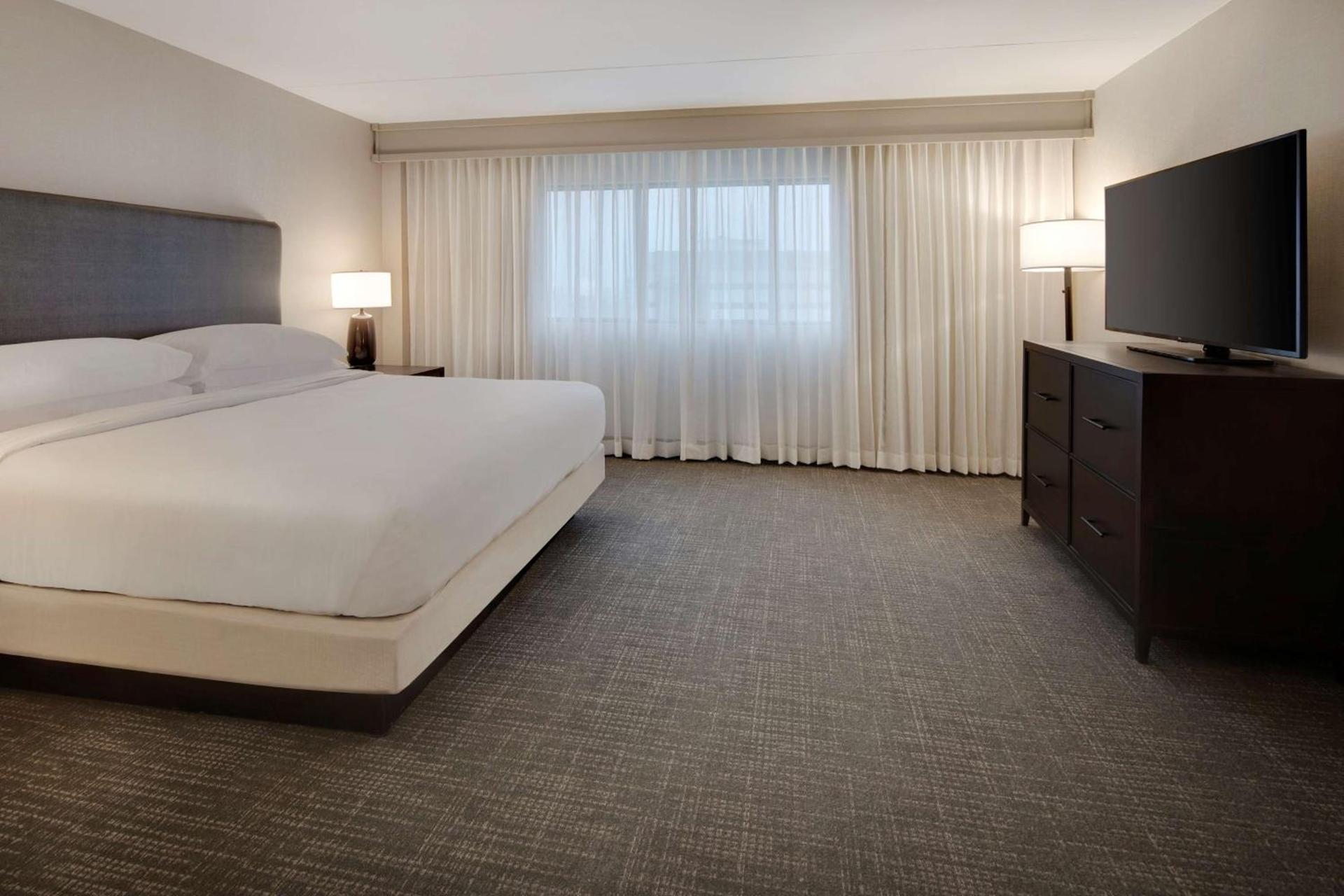 Embassy Suites by Hilton Detroit Troy Auburn Hills photo 58