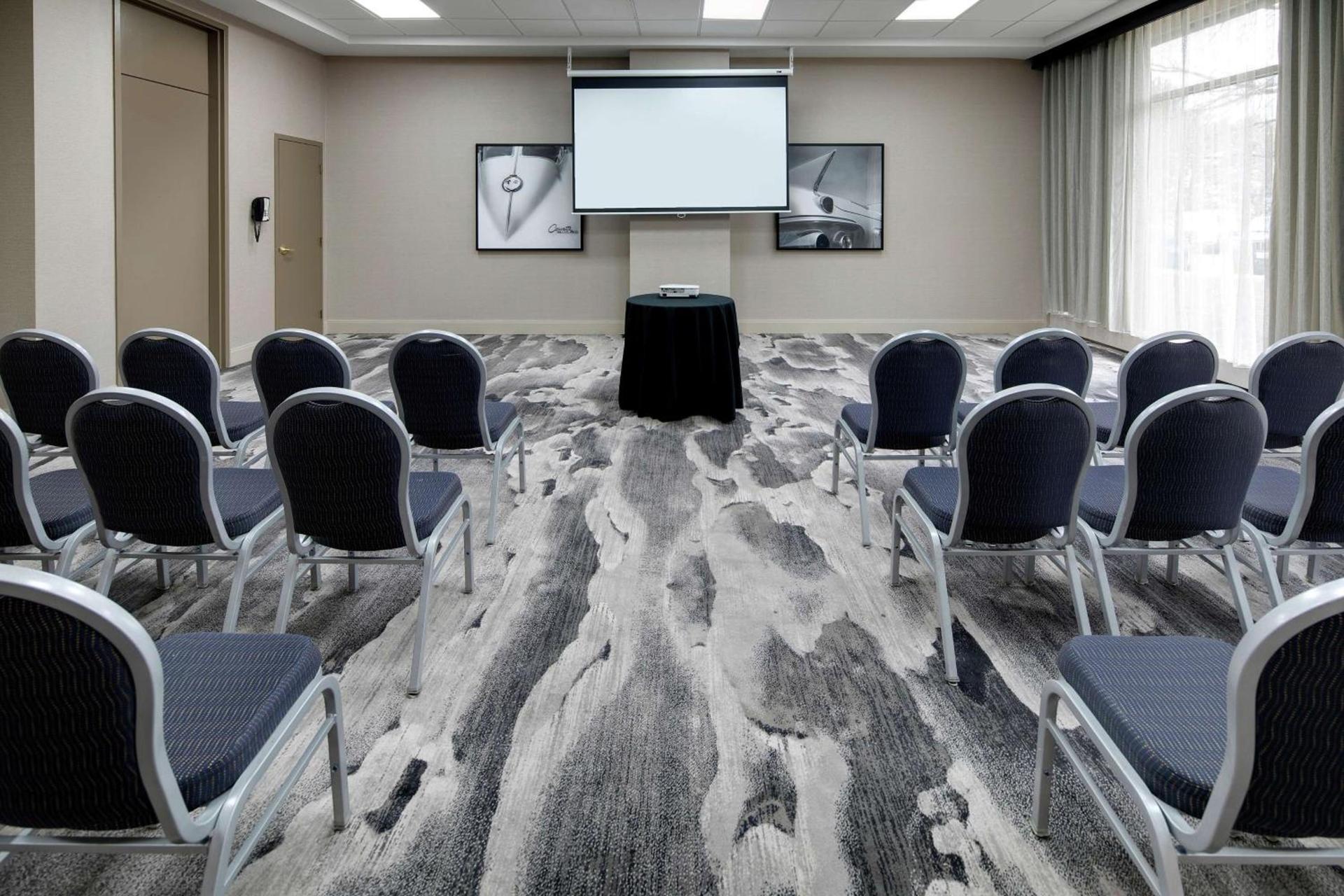 Embassy Suites by Hilton Detroit Troy Auburn Hills photo 65