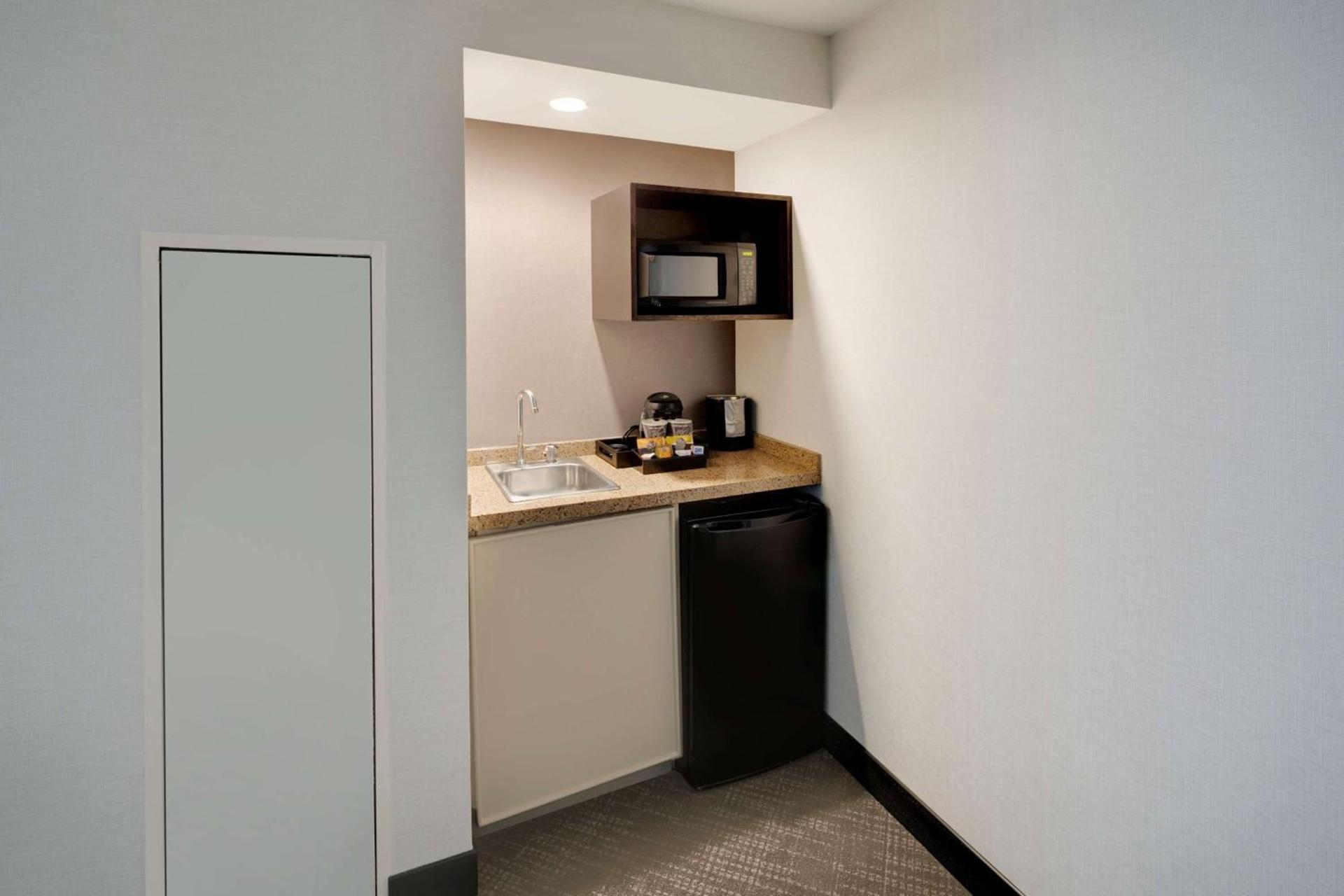 Embassy Suites by Hilton Detroit Troy Auburn Hills photo 78