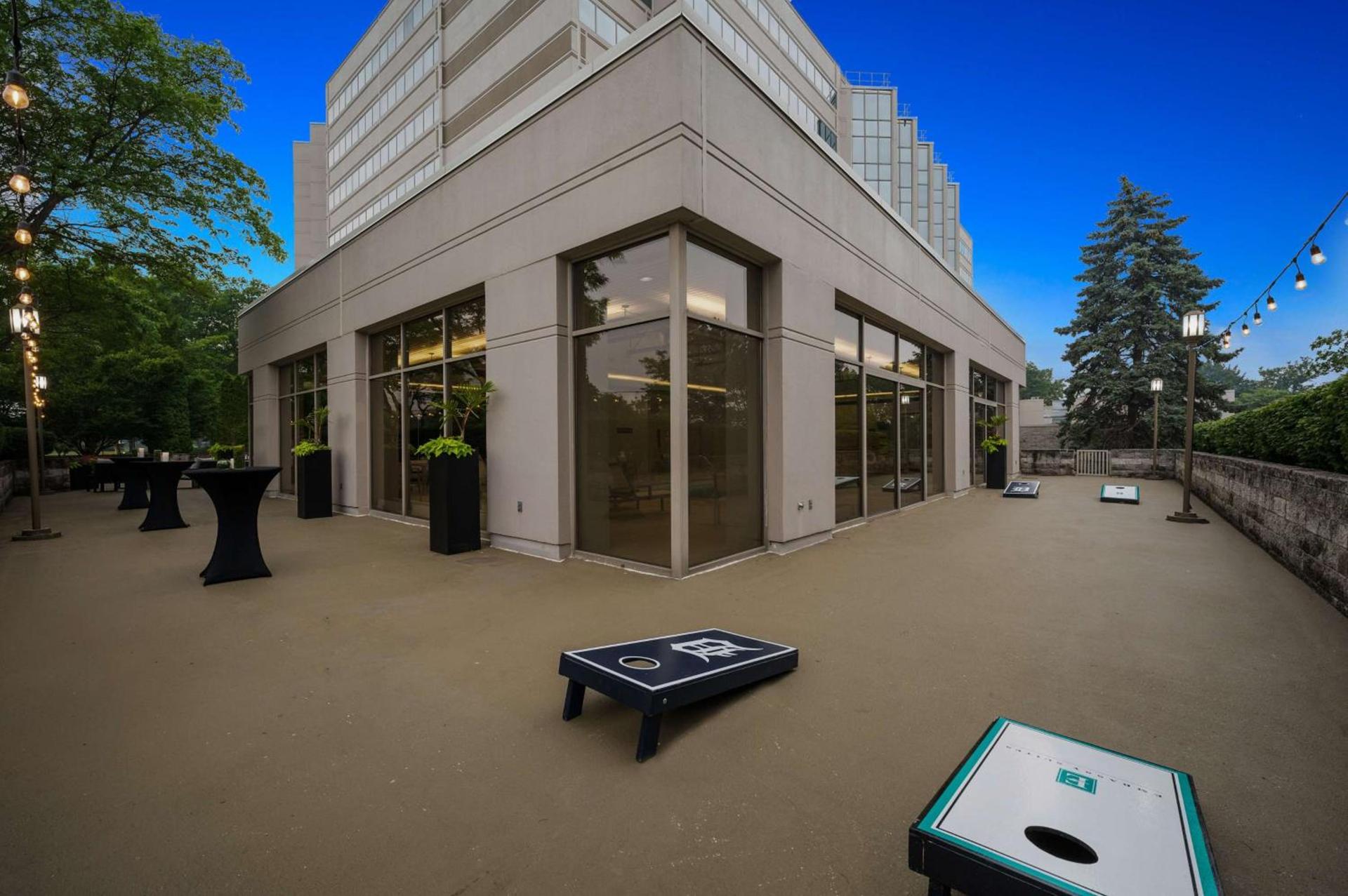 Embassy Suites by Hilton Detroit Troy Auburn Hills photo 8