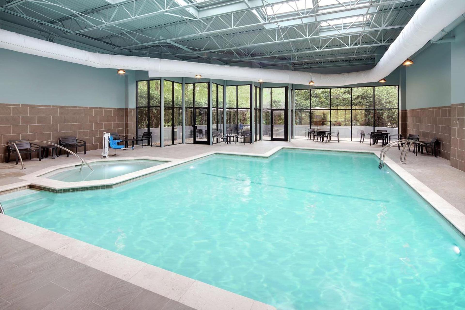 Embassy Suites by Hilton Atlanta Perimeter Center photo 10