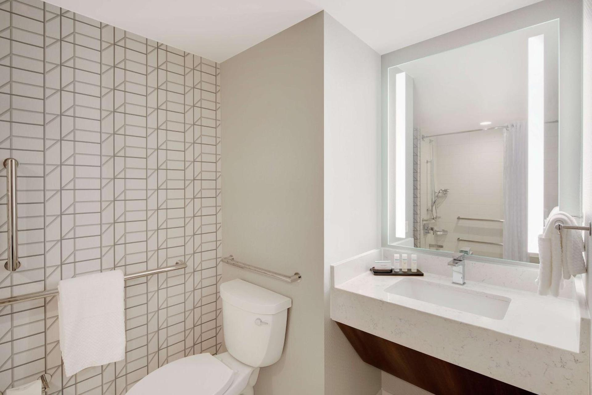 Embassy Suites by Hilton Atlanta Perimeter Center photo 30