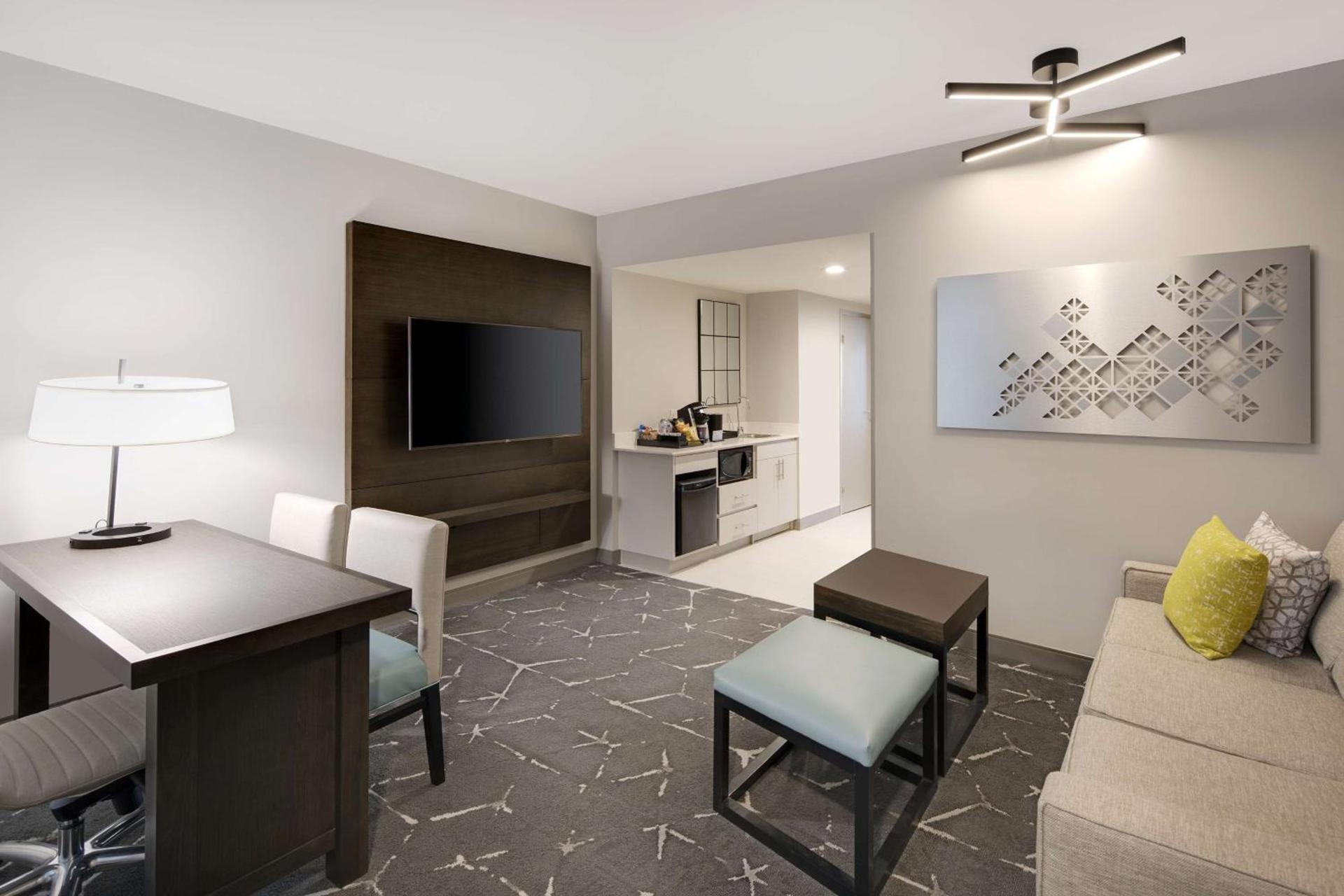 Embassy Suites by Hilton Atlanta Perimeter Center photo 40