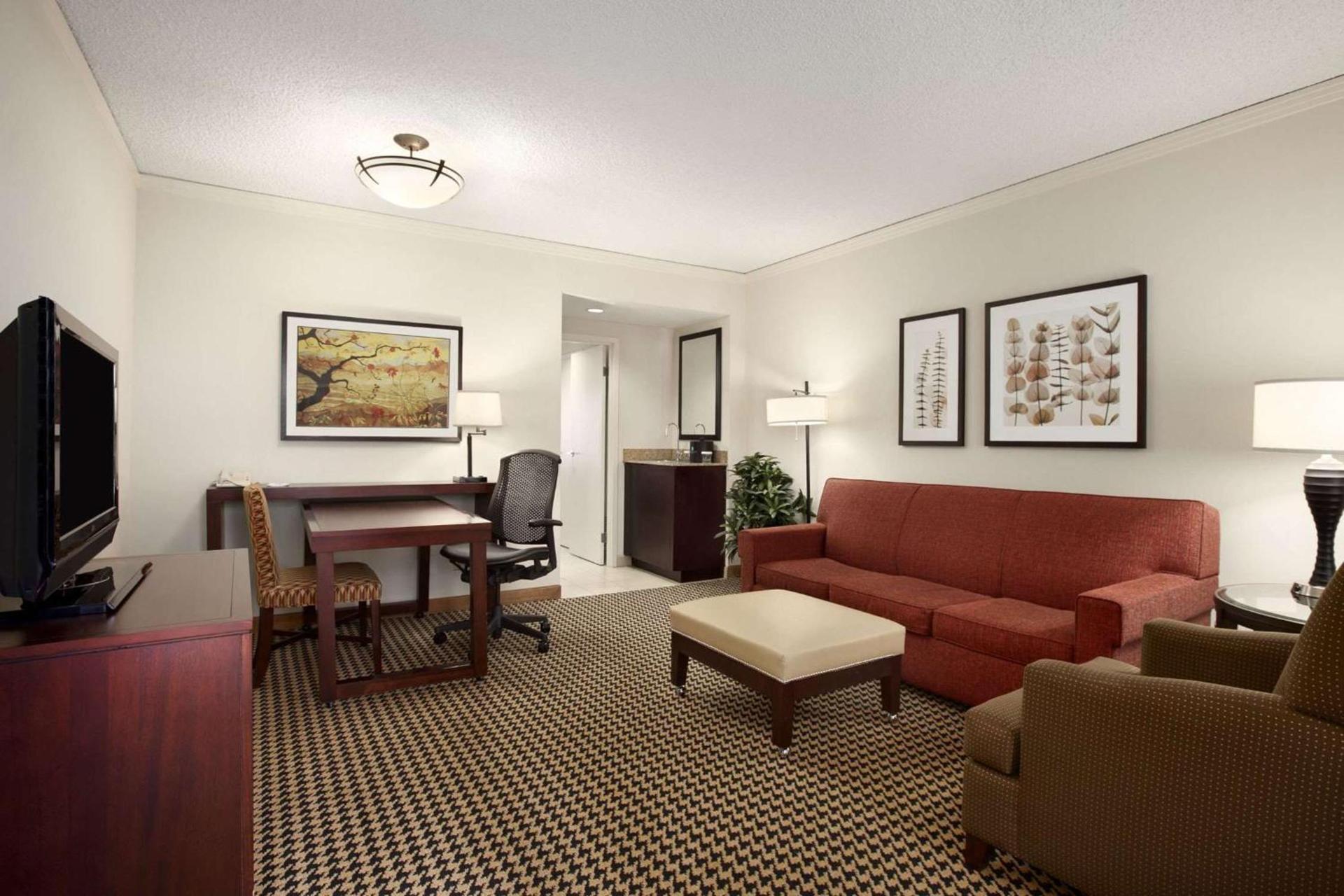 Embassy Suites by Hilton Atlanta Perimeter Center photo 39