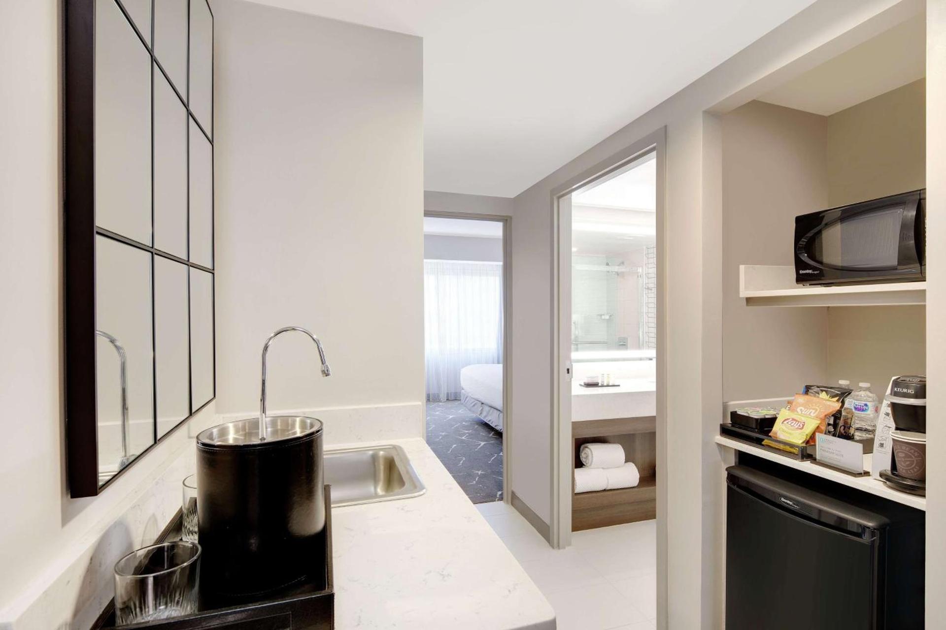 Embassy Suites by Hilton Atlanta Perimeter Center photo 42