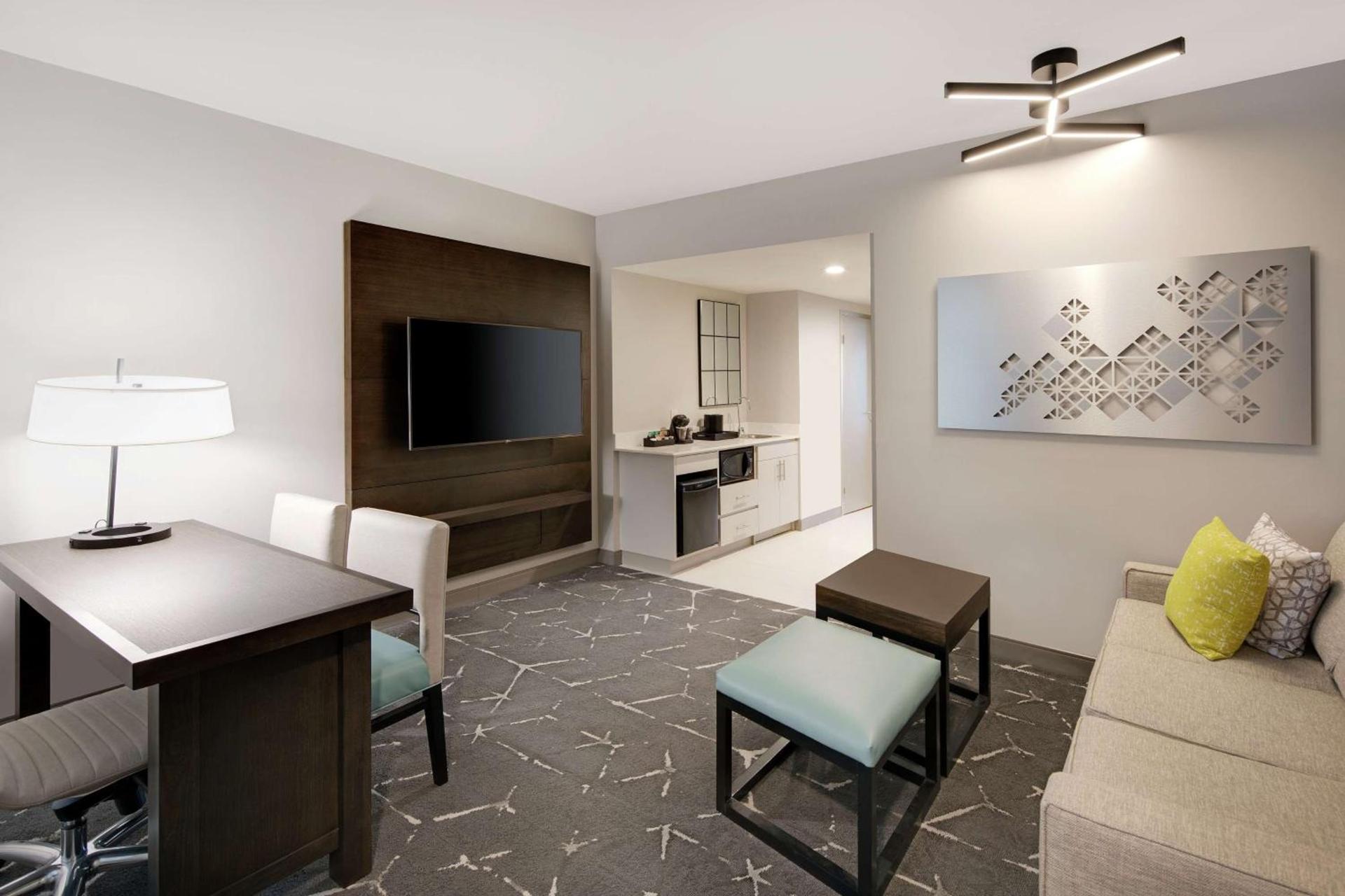 Embassy Suites by Hilton Atlanta Perimeter Center photo 44