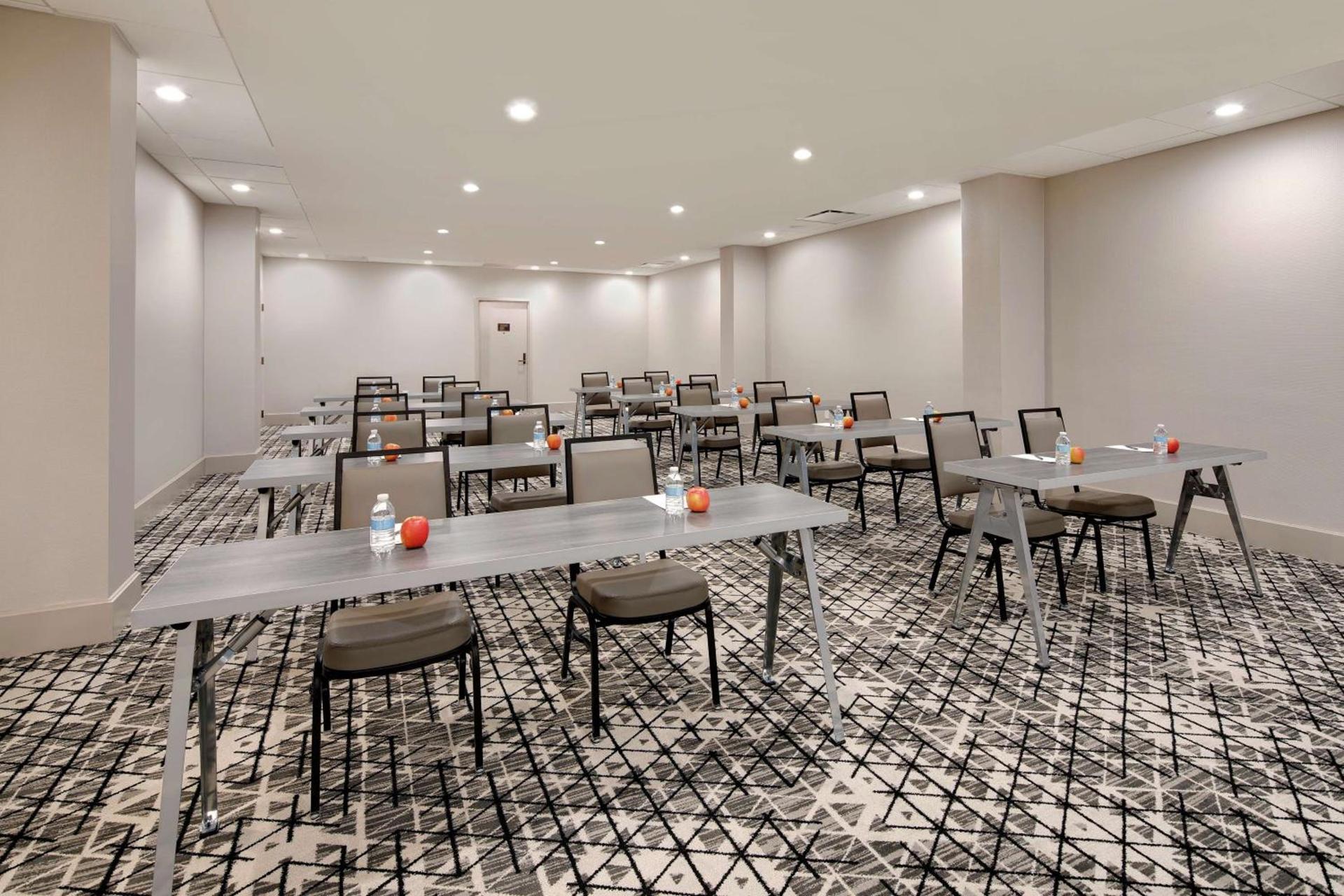 Embassy Suites by Hilton Atlanta Perimeter Center photo 48