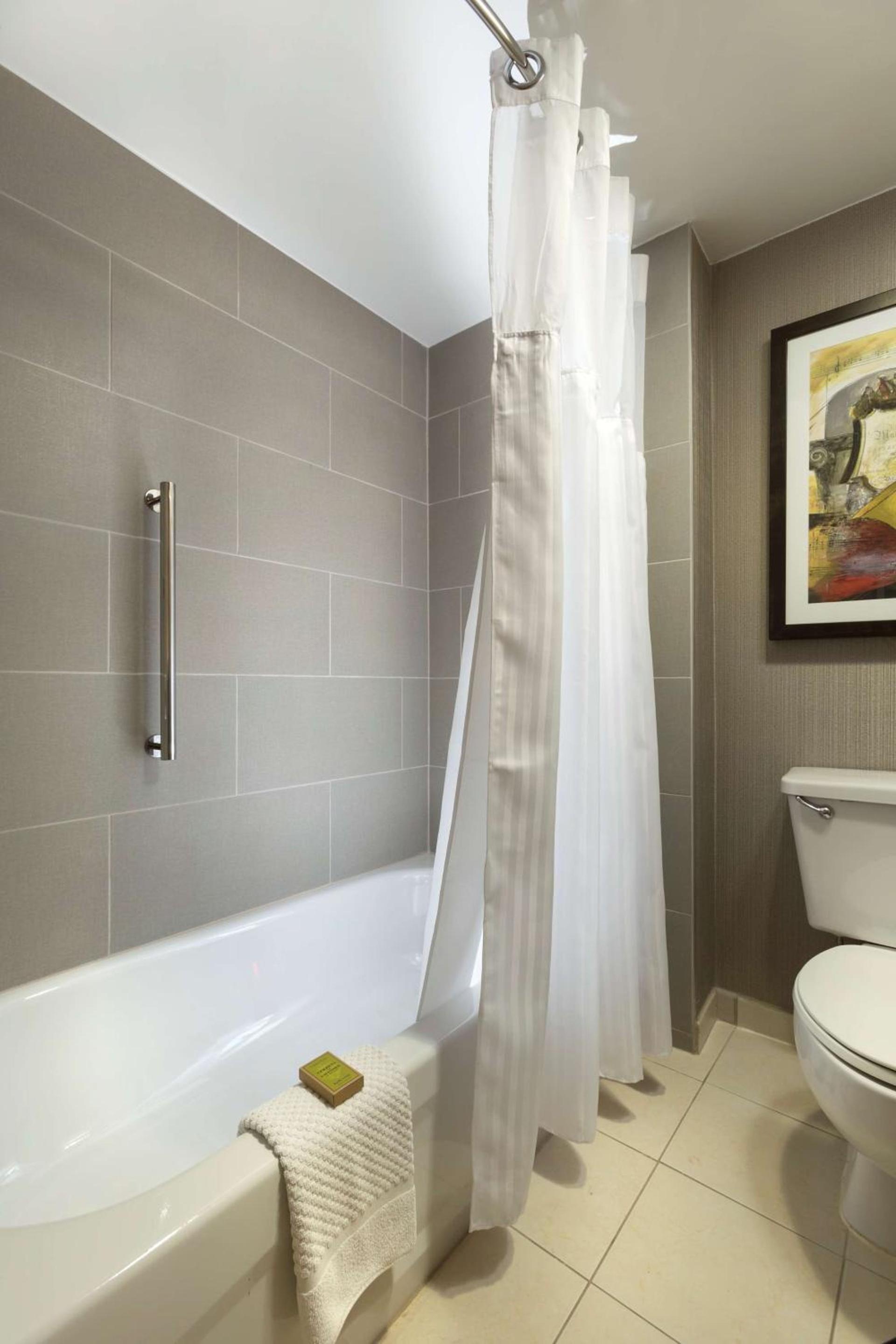 DoubleTree Suites by Hilton Nashville Airport photo 9