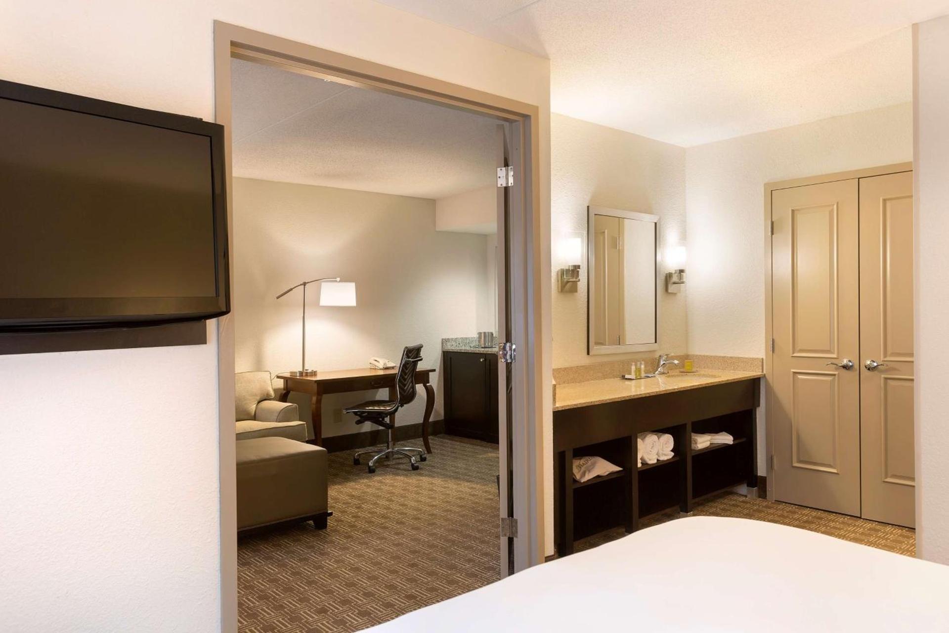 DoubleTree Suites by Hilton Nashville Airport photo 19