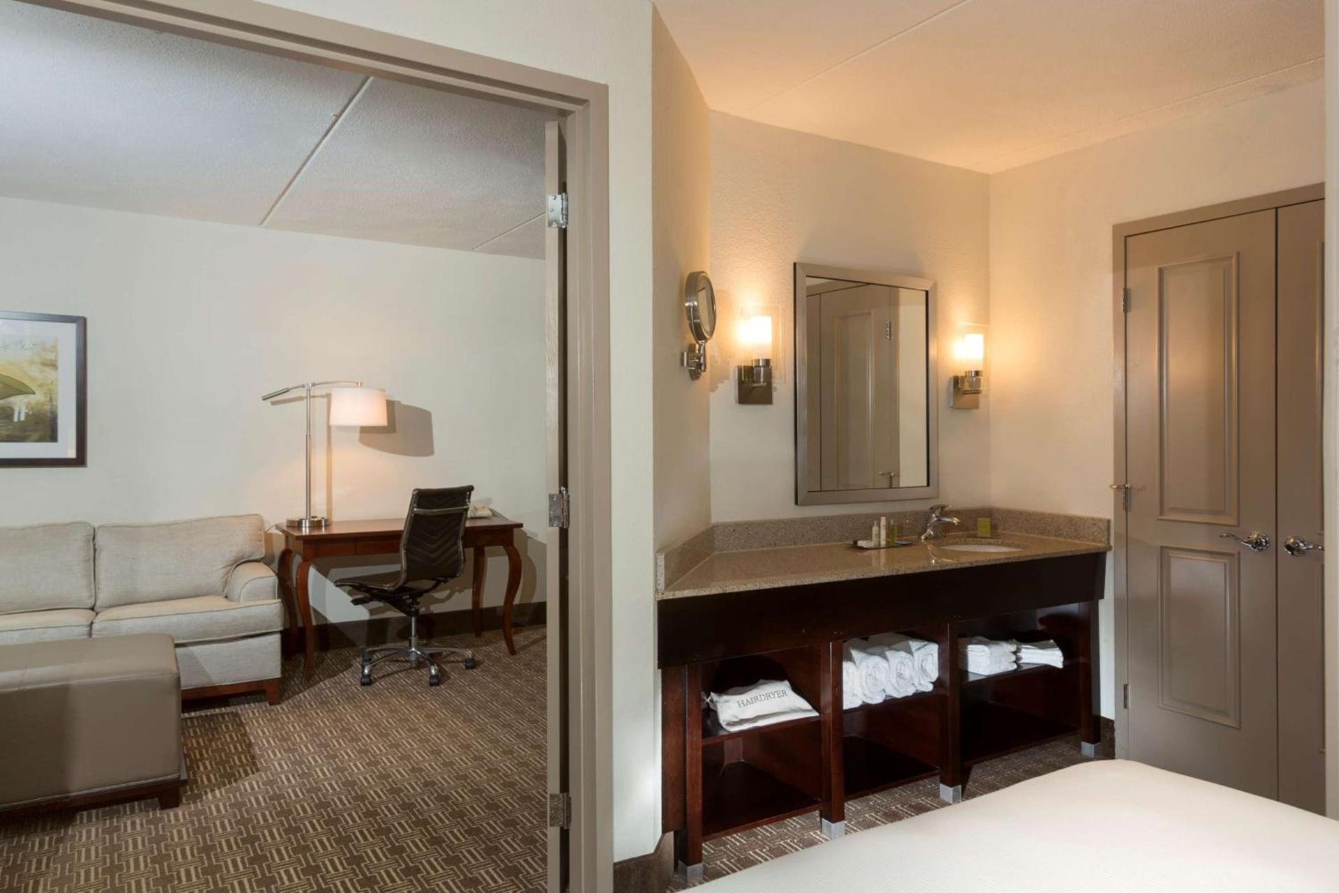 DoubleTree Suites by Hilton Nashville Airport photo 15