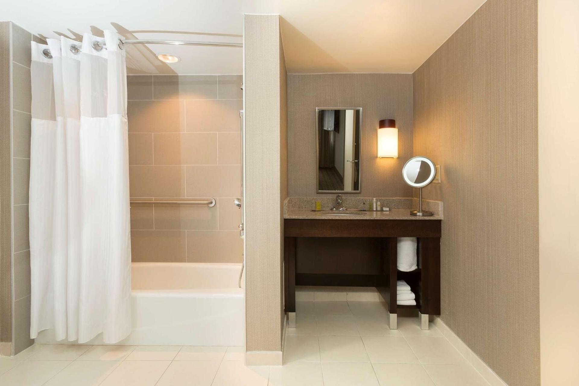 DoubleTree Suites by Hilton Nashville Airport photo 20