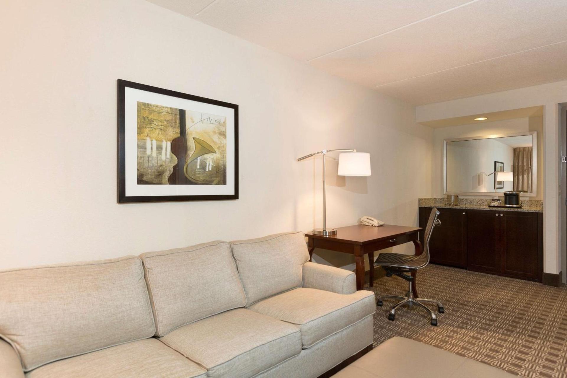 DoubleTree Suites by Hilton Nashville Airport photo 12