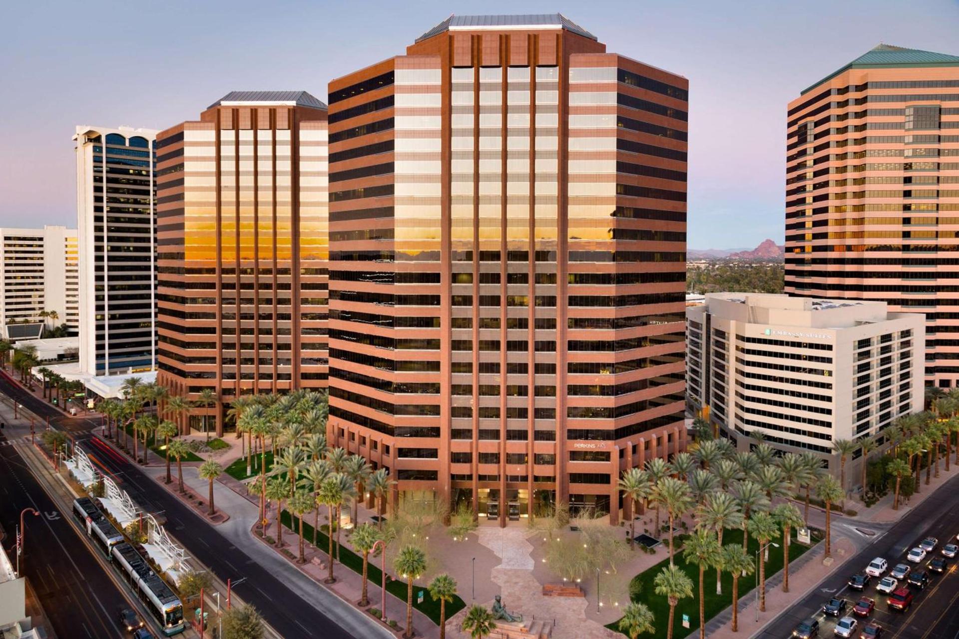 Embassy Suites by Hilton Phoenix Downtown North photo 2