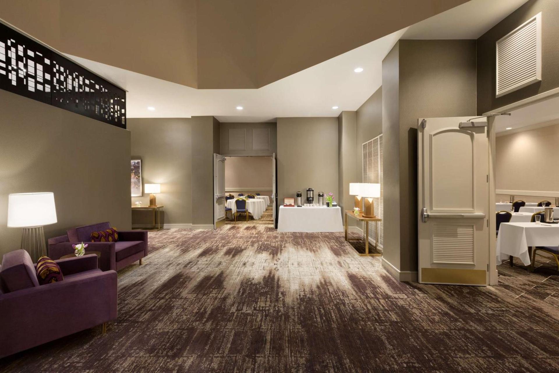 Embassy Suites by Hilton Phoenix Downtown North photo 55