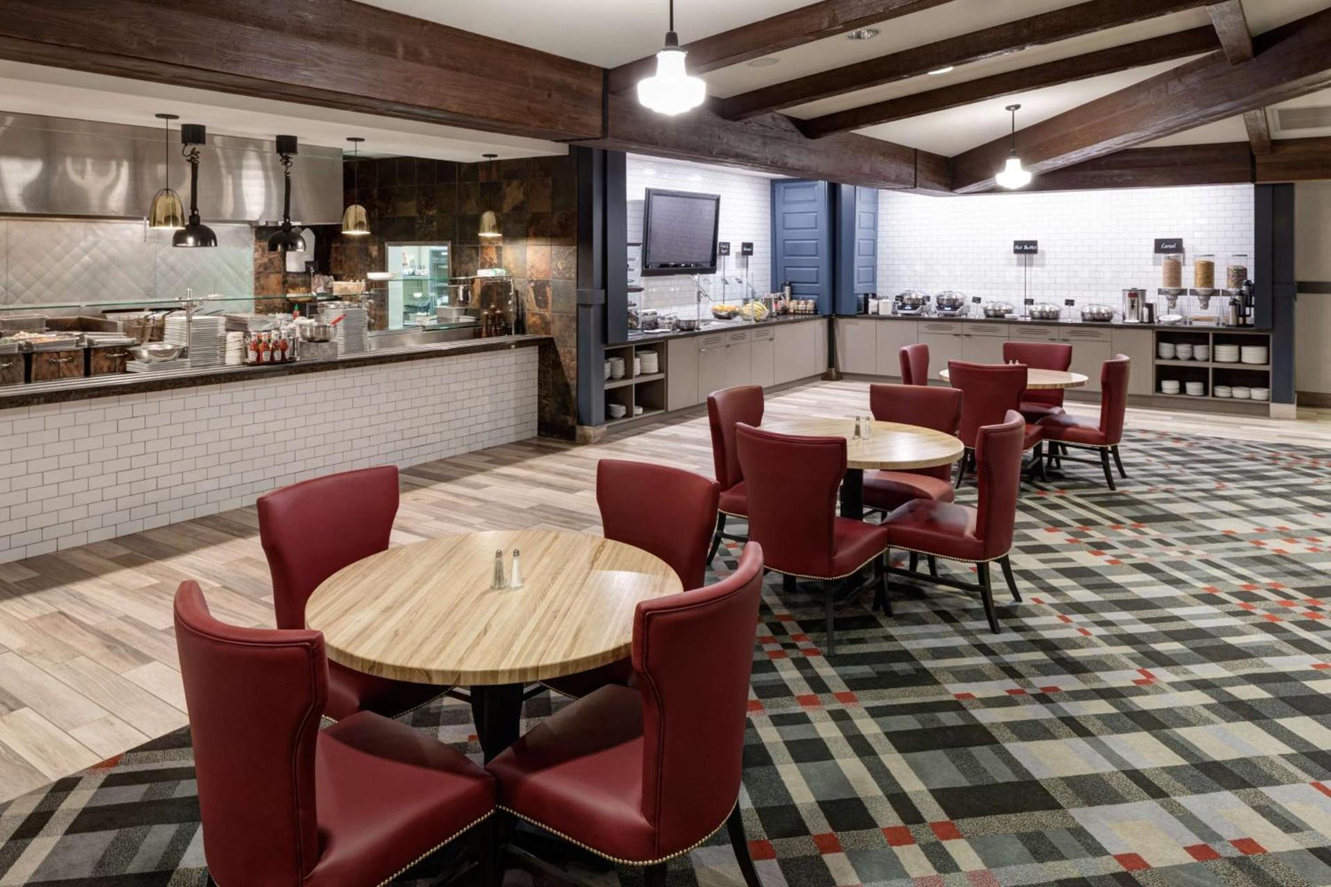 Embassy Suites by Hilton Anchorage photo 14